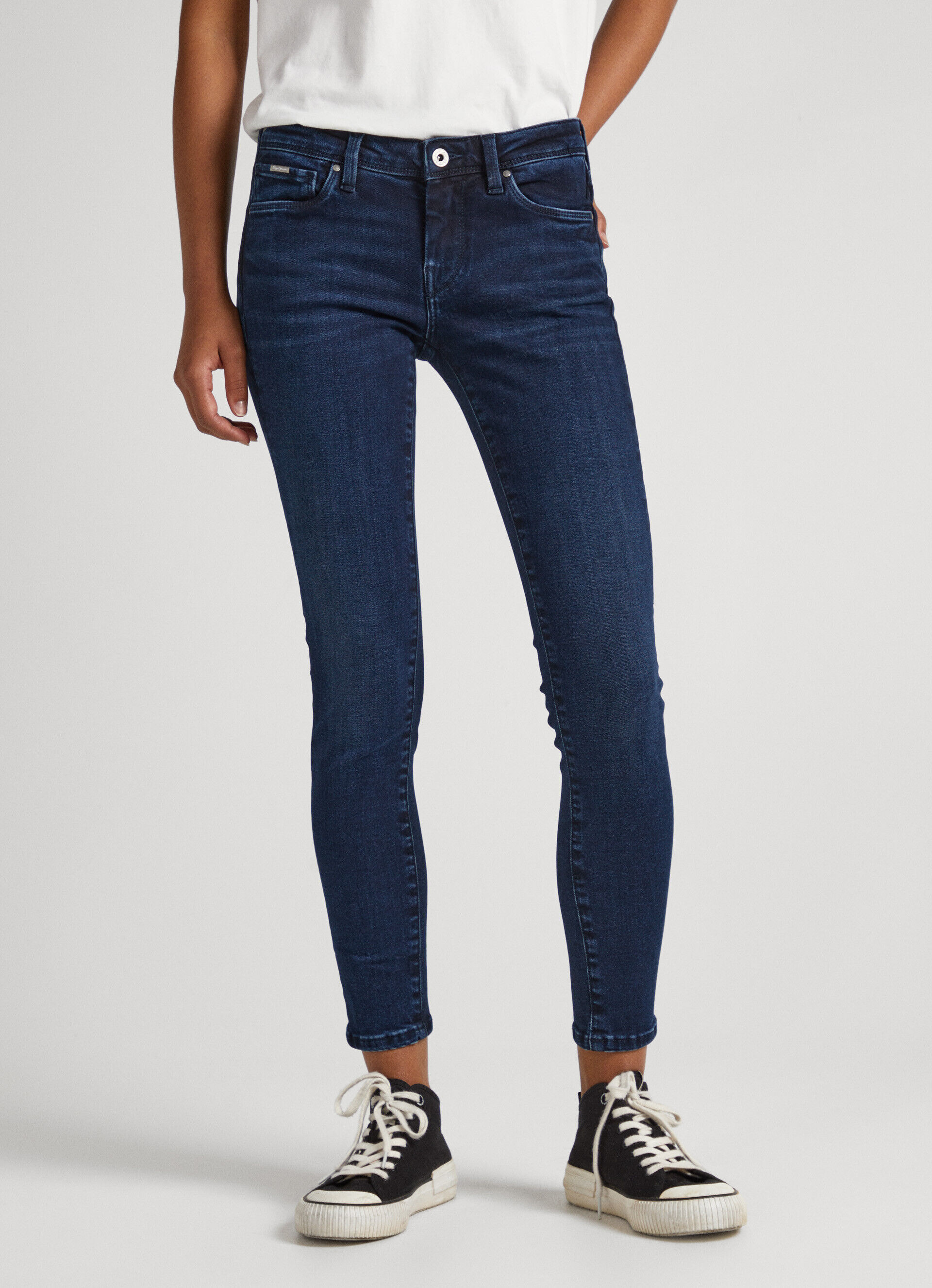 CALÇA JEANS LOLA FIT SKINNY TIRO TAMANHO MÉDIO - jeans