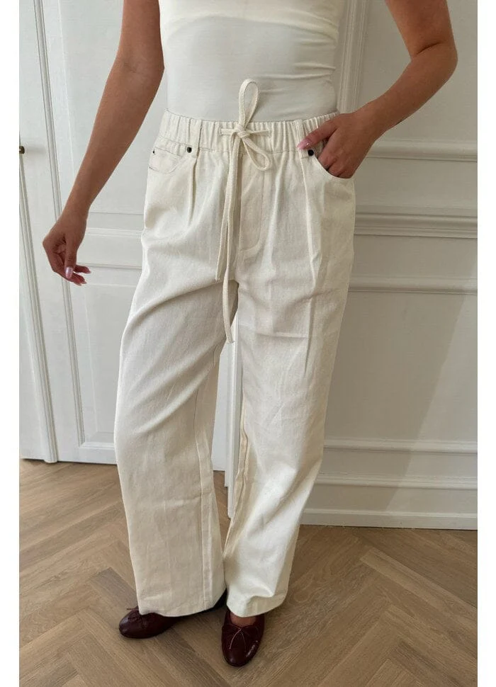 BYIC Karlaic Pants of off white