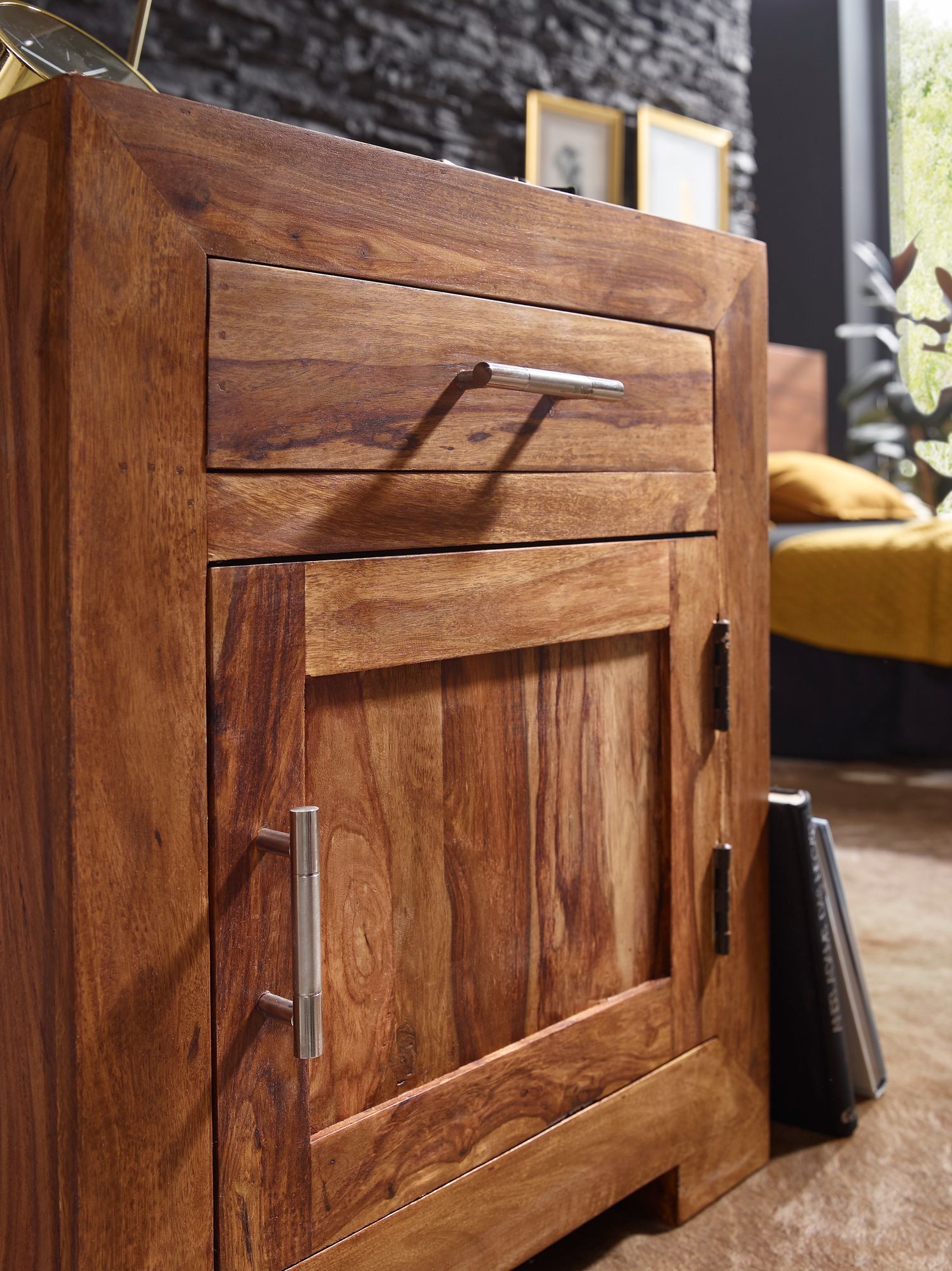 KADIMA DESIGN Massivholz Nachtschrank, Landhausstil, 60 cm Höhe, Schublade & Tür, Sheesham-Holz