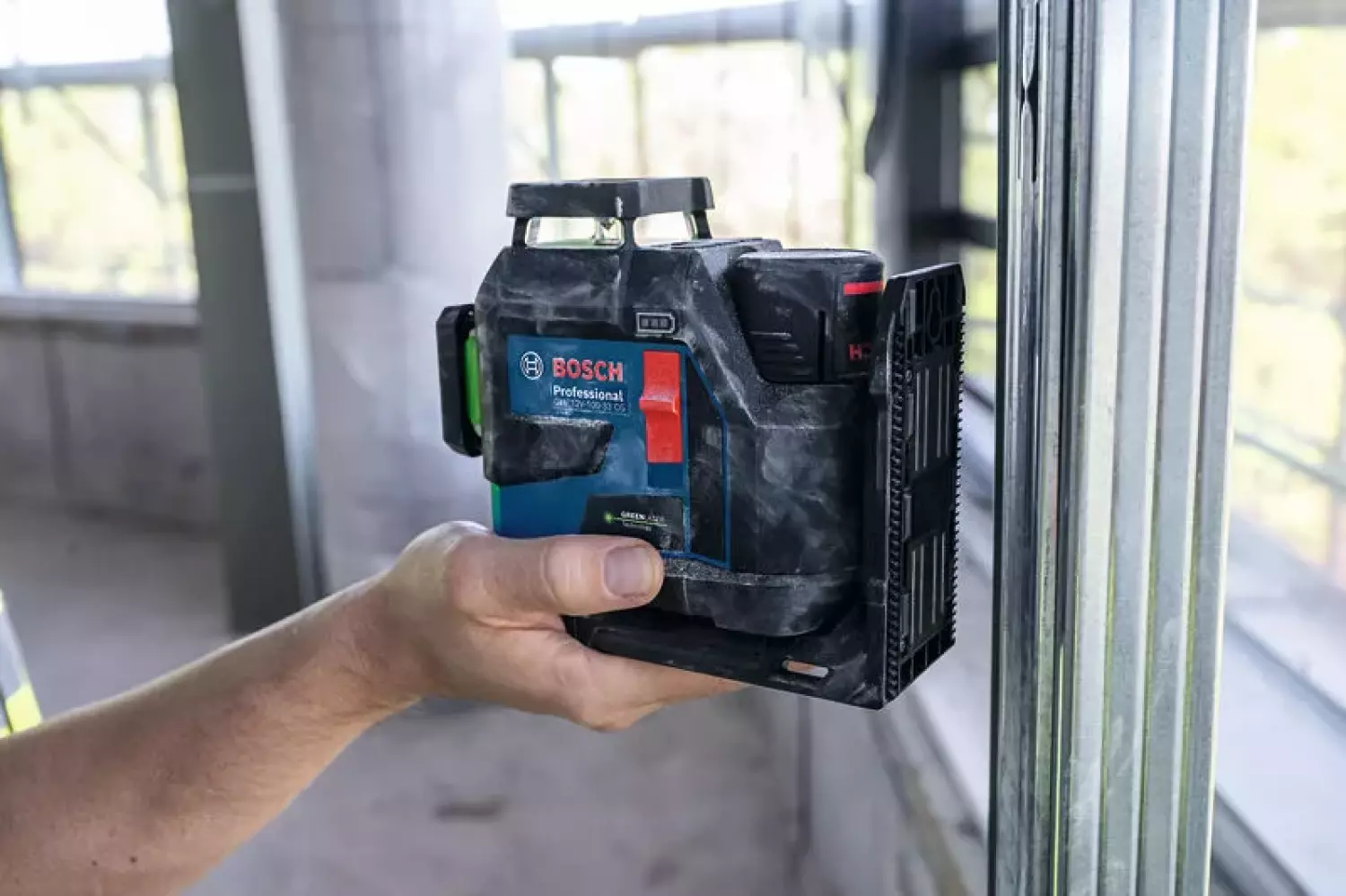 Bosch GLL 12V-100-33 CG 12V accu Lijnlaser set (1x 2.0Ah)  in L-Boxx