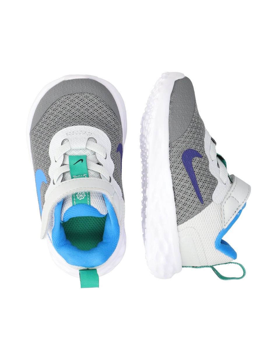 Nike Revolution 6