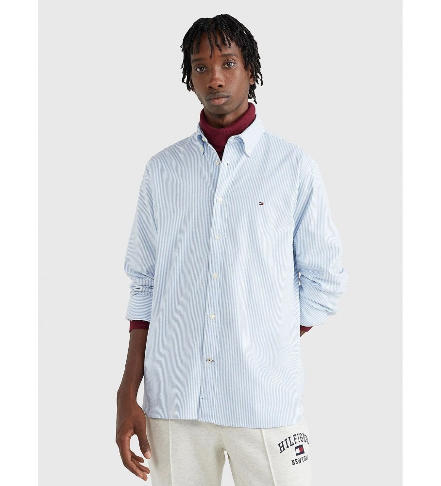 Camisa listrada Tommy Hilfiger TH Flex da coleção 1985, azul.