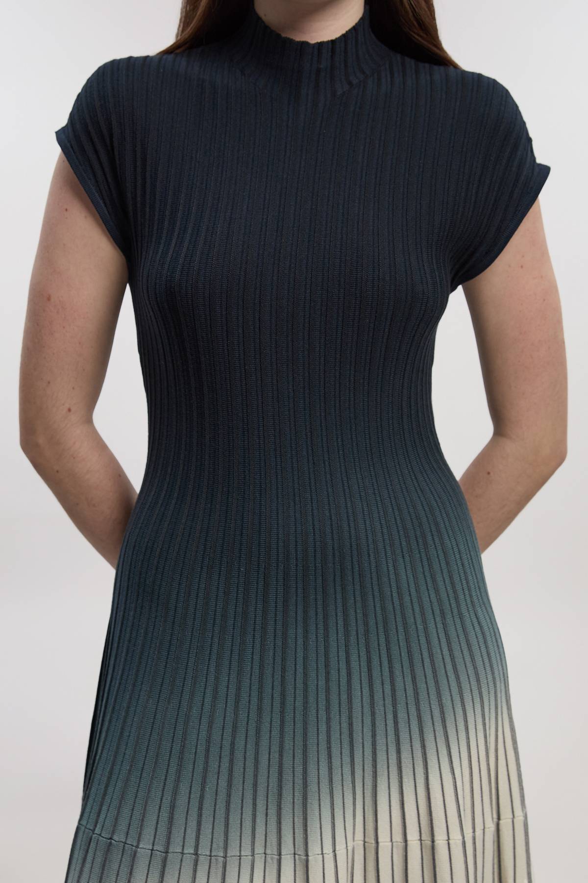 KarenMillen Robe Maxi Sans Manches à Col Montant en Maille Ombrée