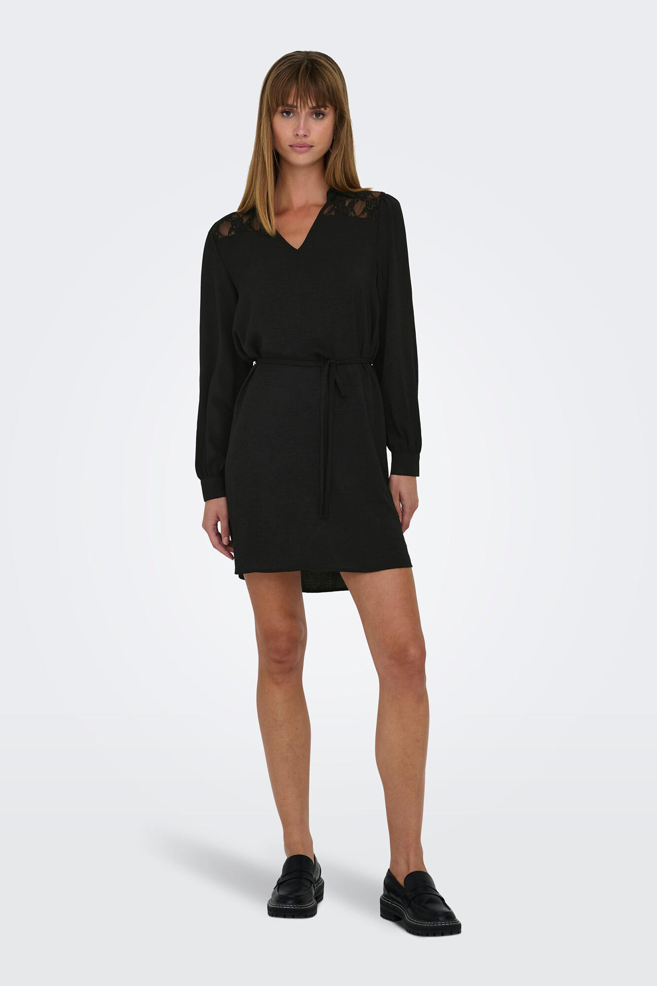Vestido curto de renda