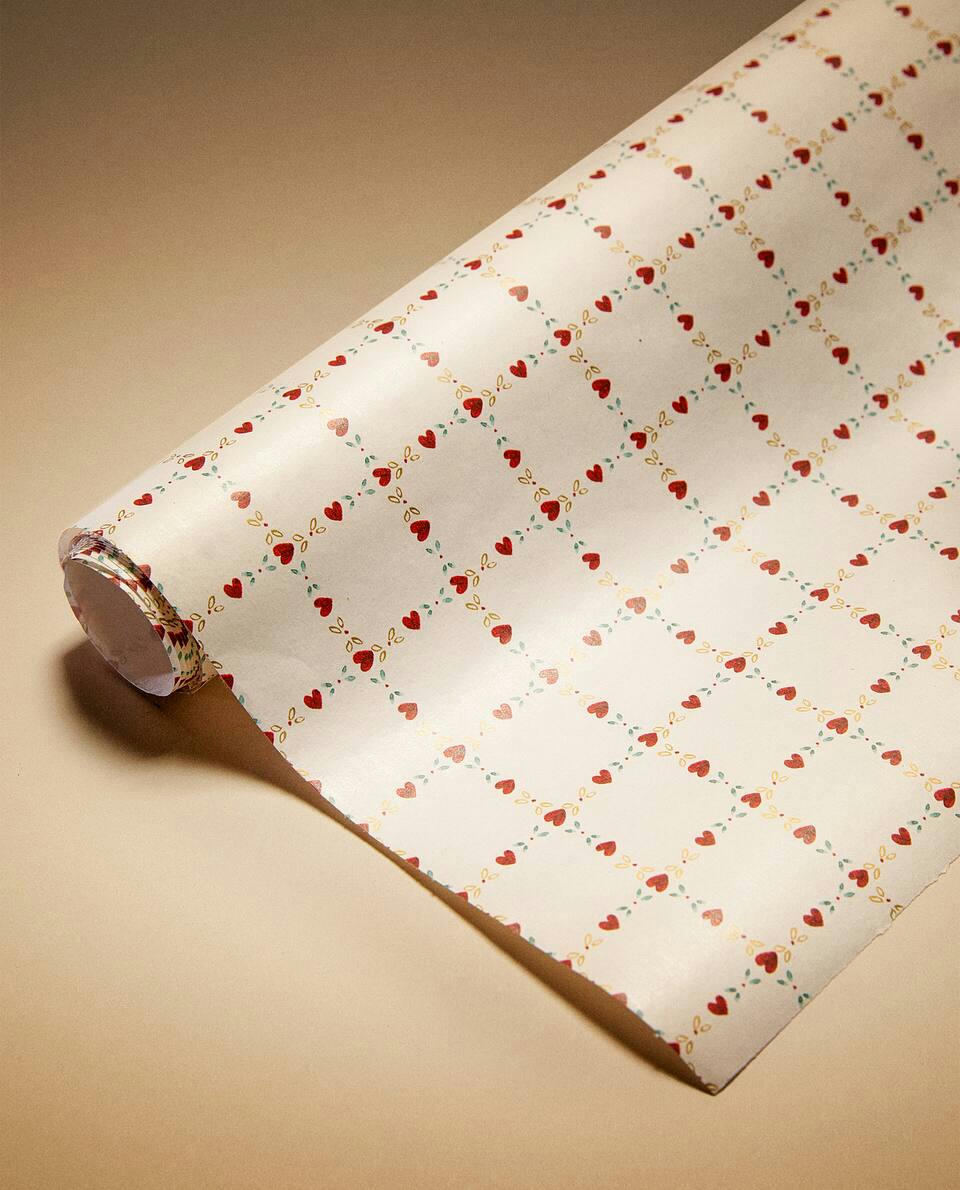 PAPEL DE EMBRULHO DE NATAL COM CORAÇÕES