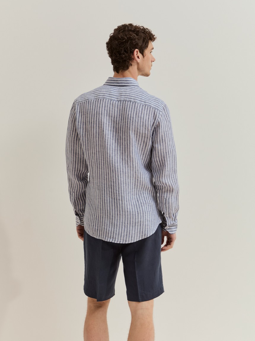 Camisa slim fit em linho às riscas