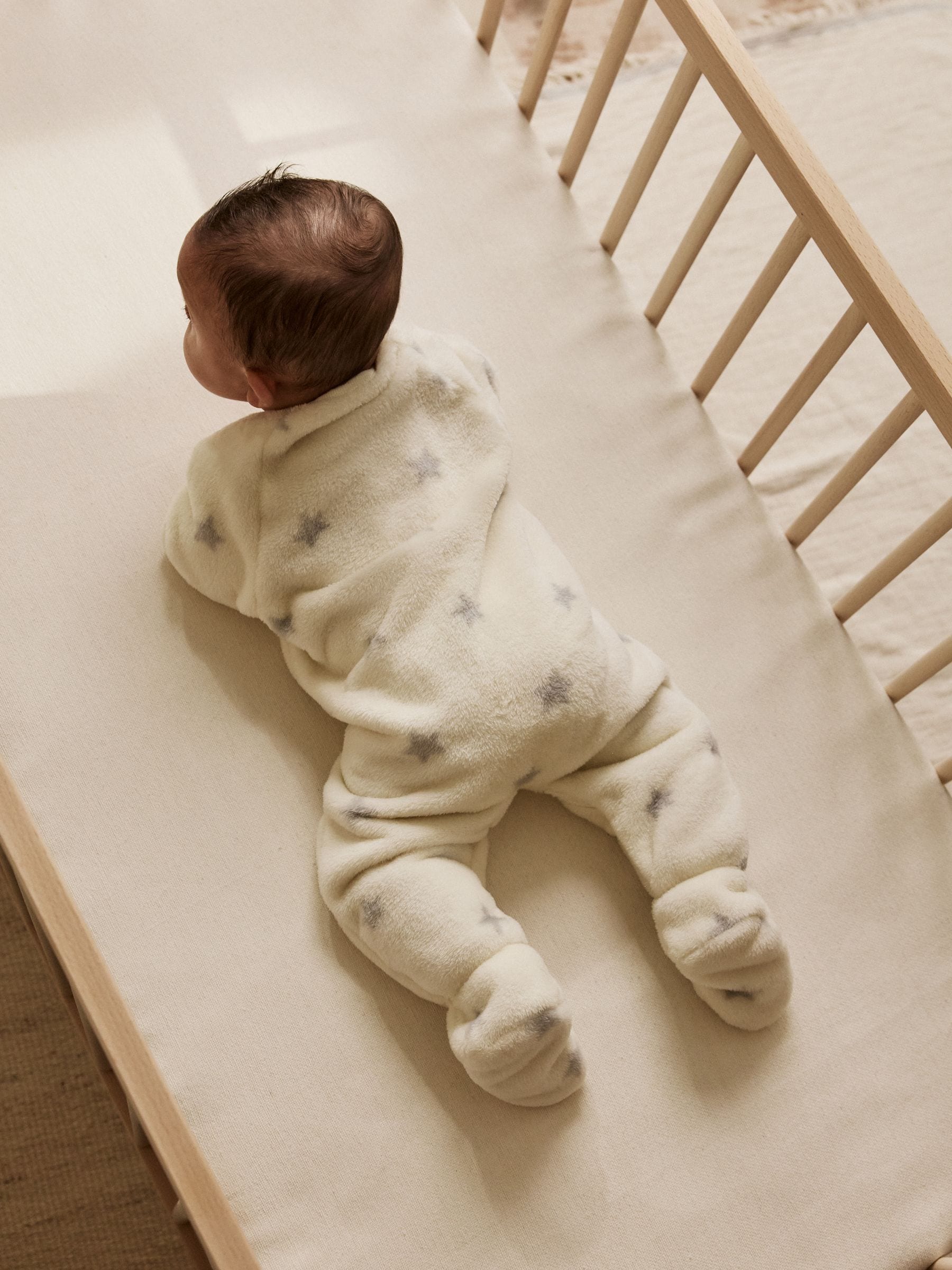 Grijs met sterren - Fleece babypyjama