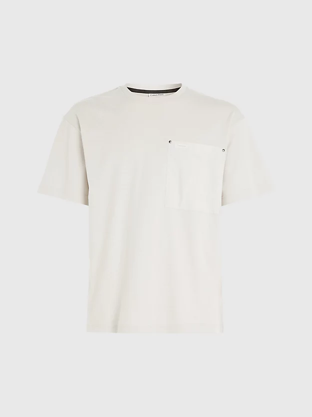 Camiseta com bolso canelado