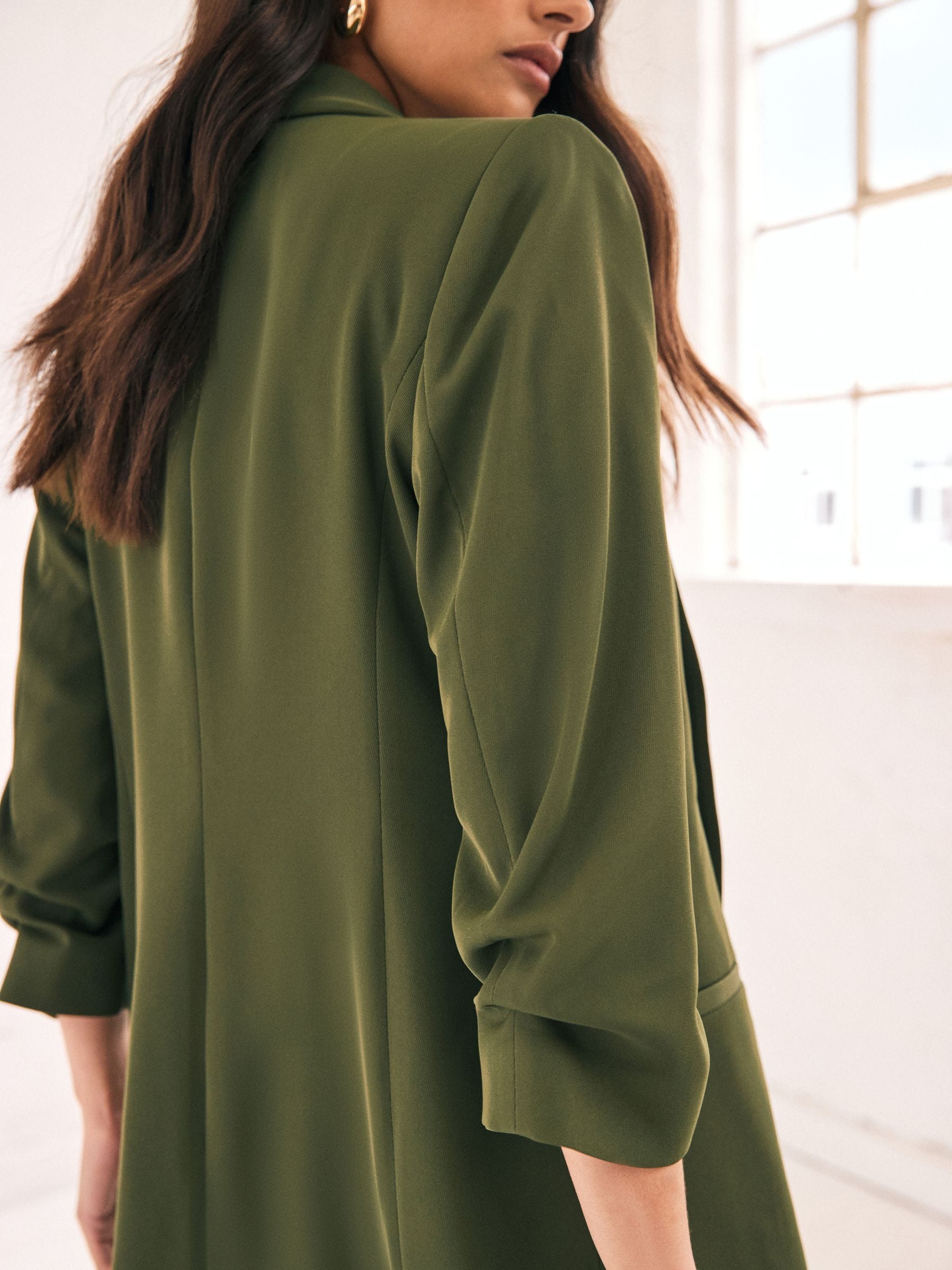 Olijfgroen - Ruimvallend blazer met gerimpelde mouwen