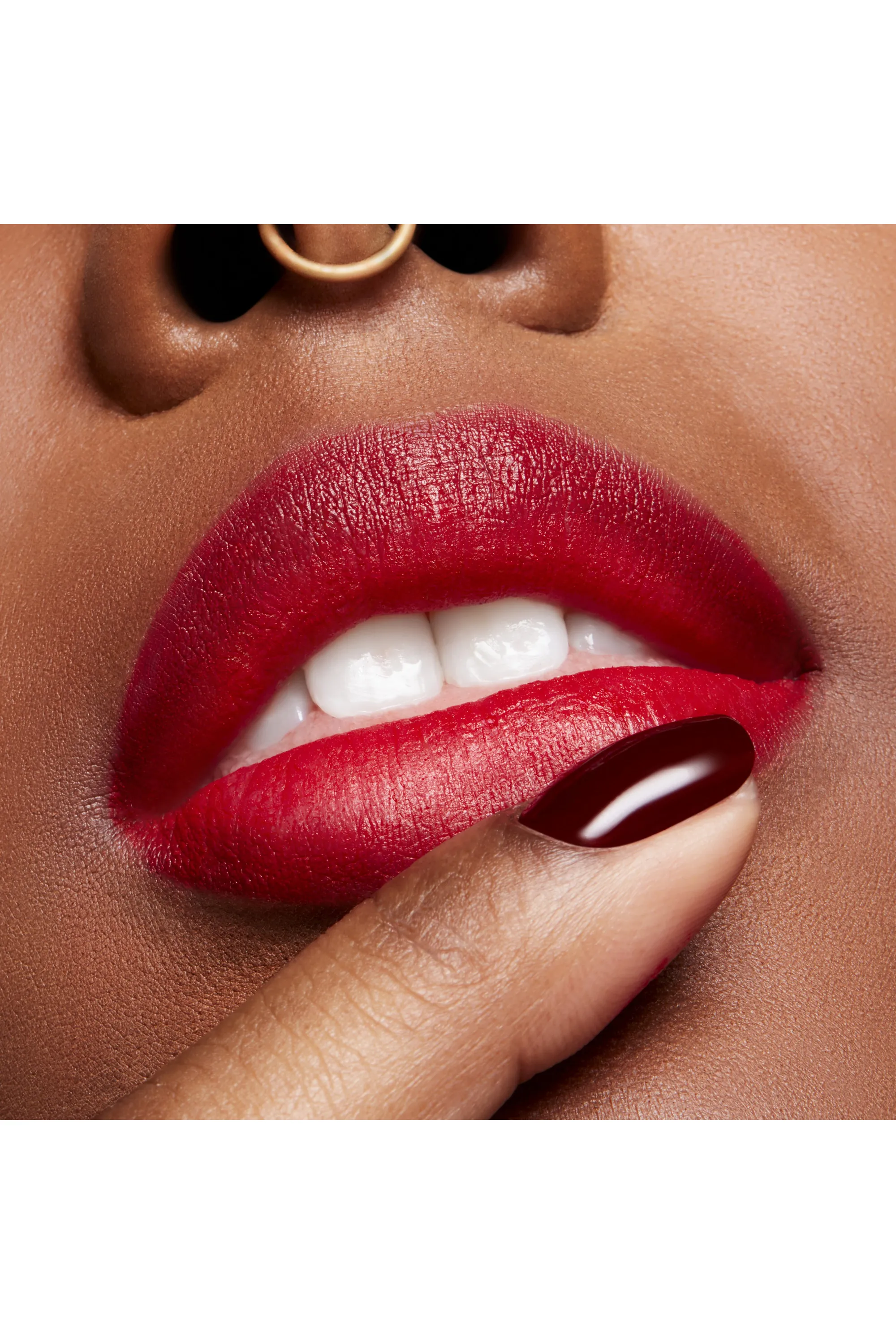 M.A.C Rouge à lèvres mat poudré Powder Kiss Velvet Blur Slim Stick-2 g