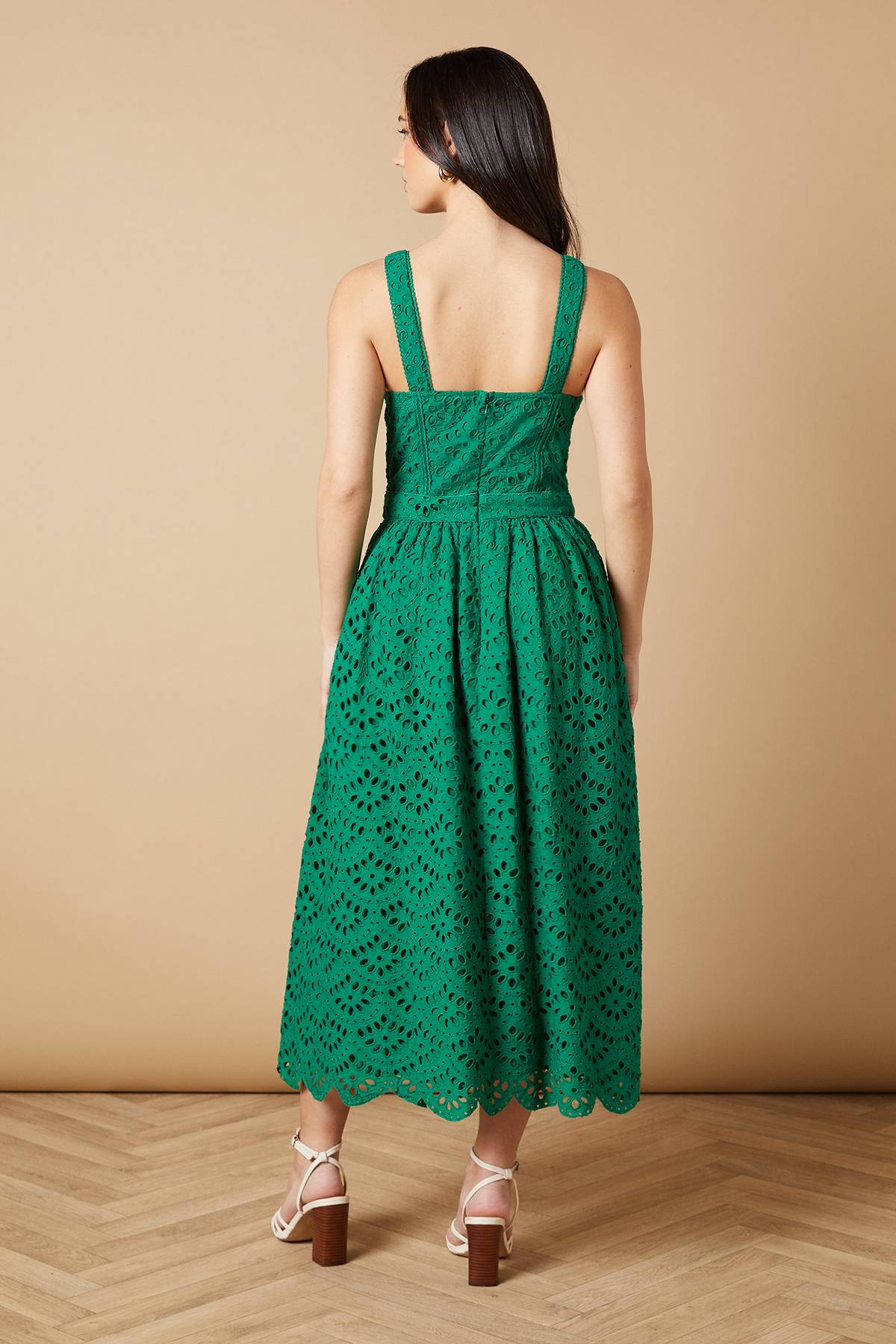 Oasis Robe Midi Brodée en Broderie Anglaise