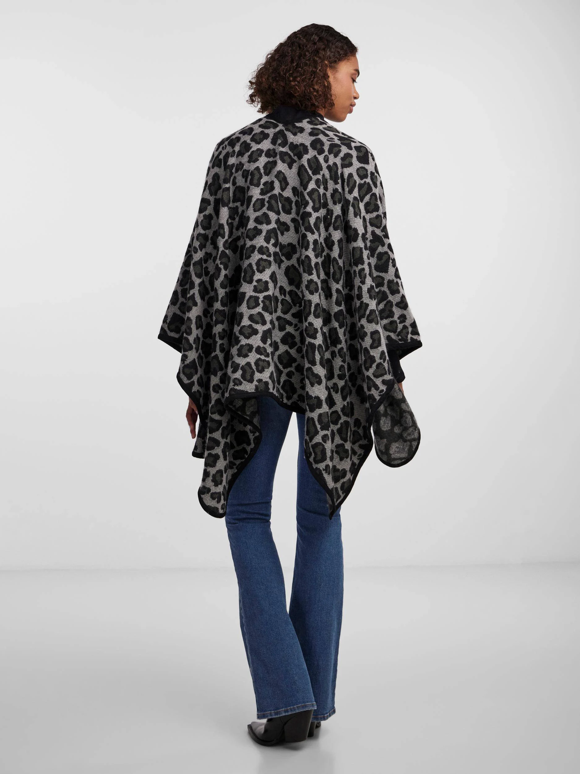 PIECES poncho met panterprint PCJESSA grijs/zwart