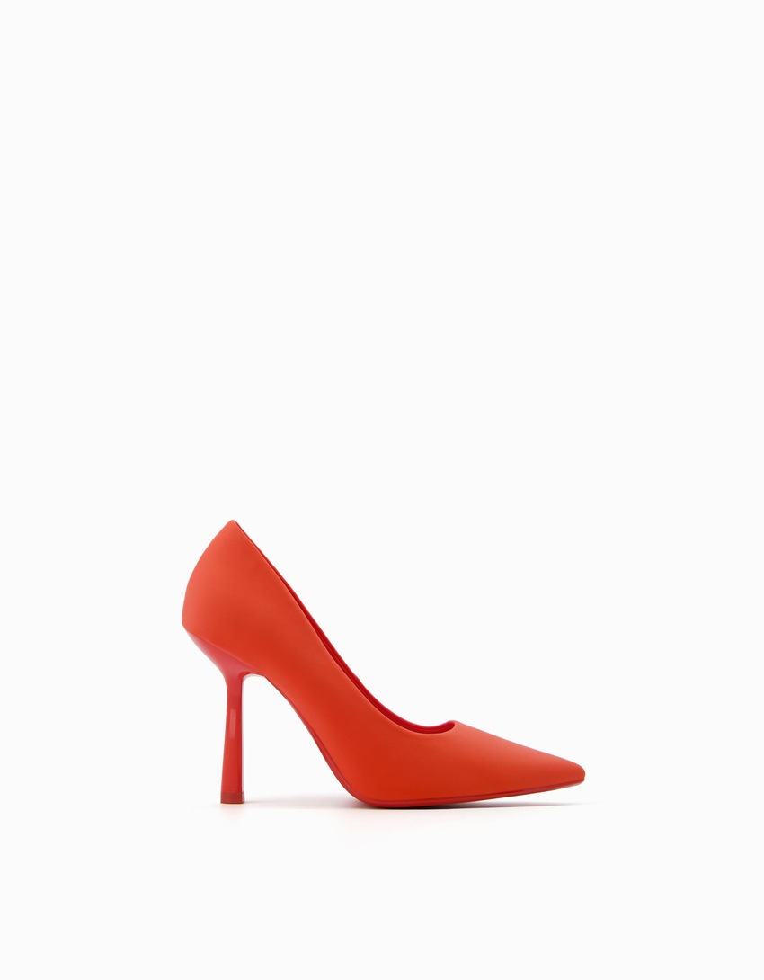 Sapatos de salto alto