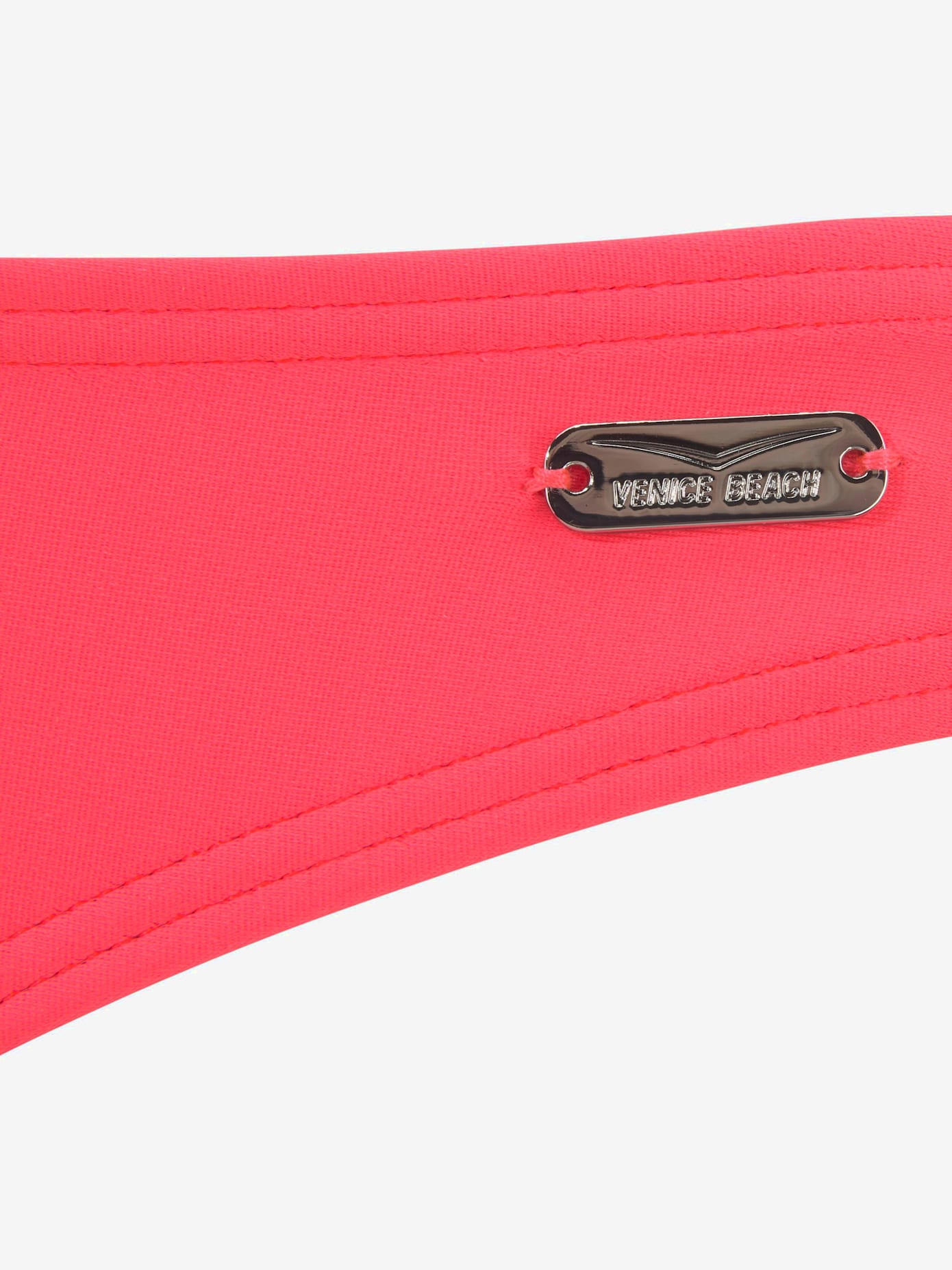 Bikini triangle dans les couleurs tendance actuelles