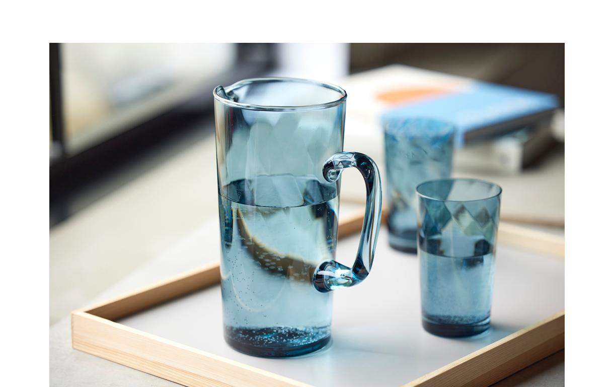 Krug Vienna Blau, 1.9 LiterMundgeblasener Krug mit optischem Spiralmuster