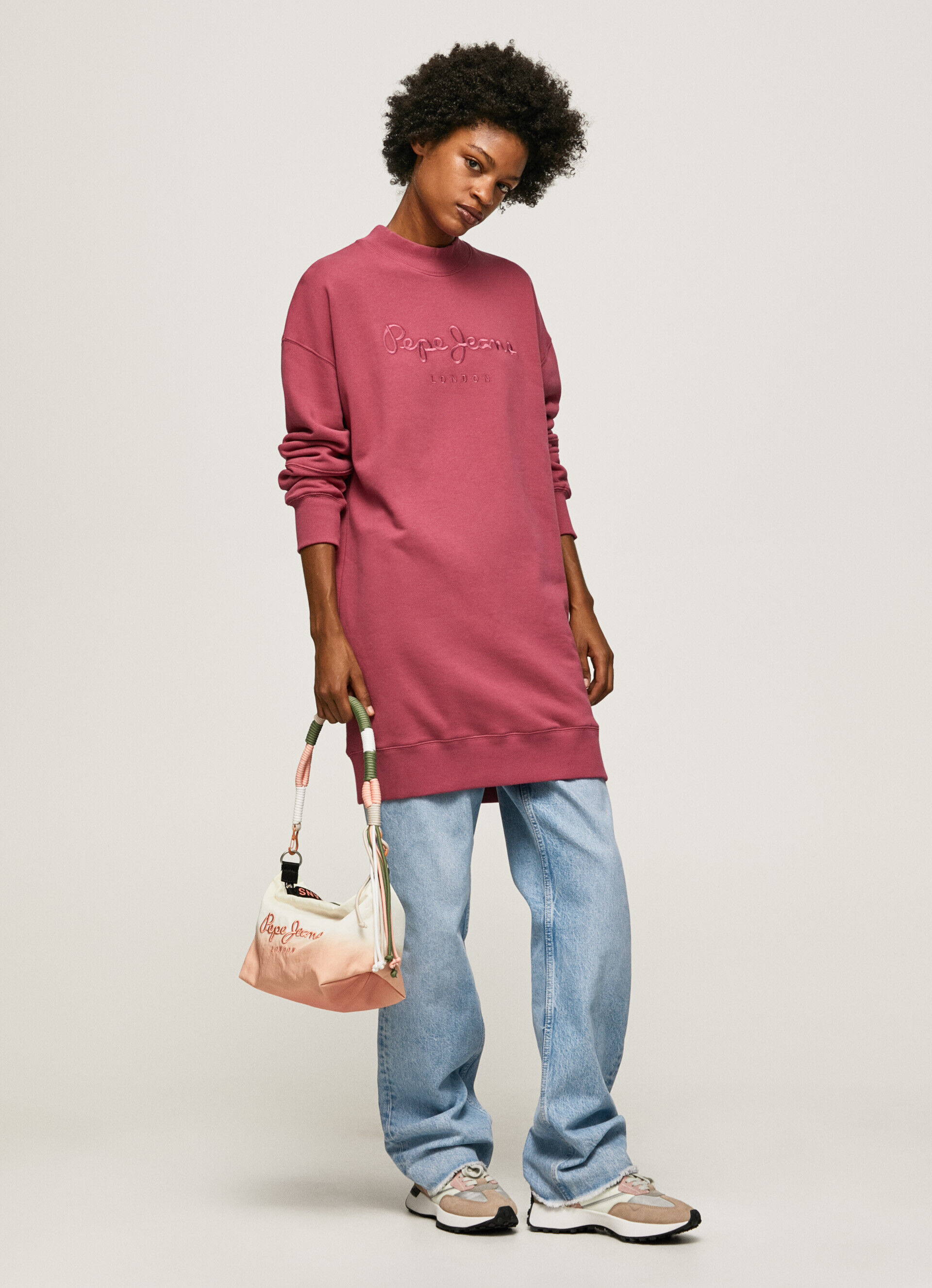 VESTIDO CURTO DE MOLETOM COM LOGOTIPO - rosa blush escuro