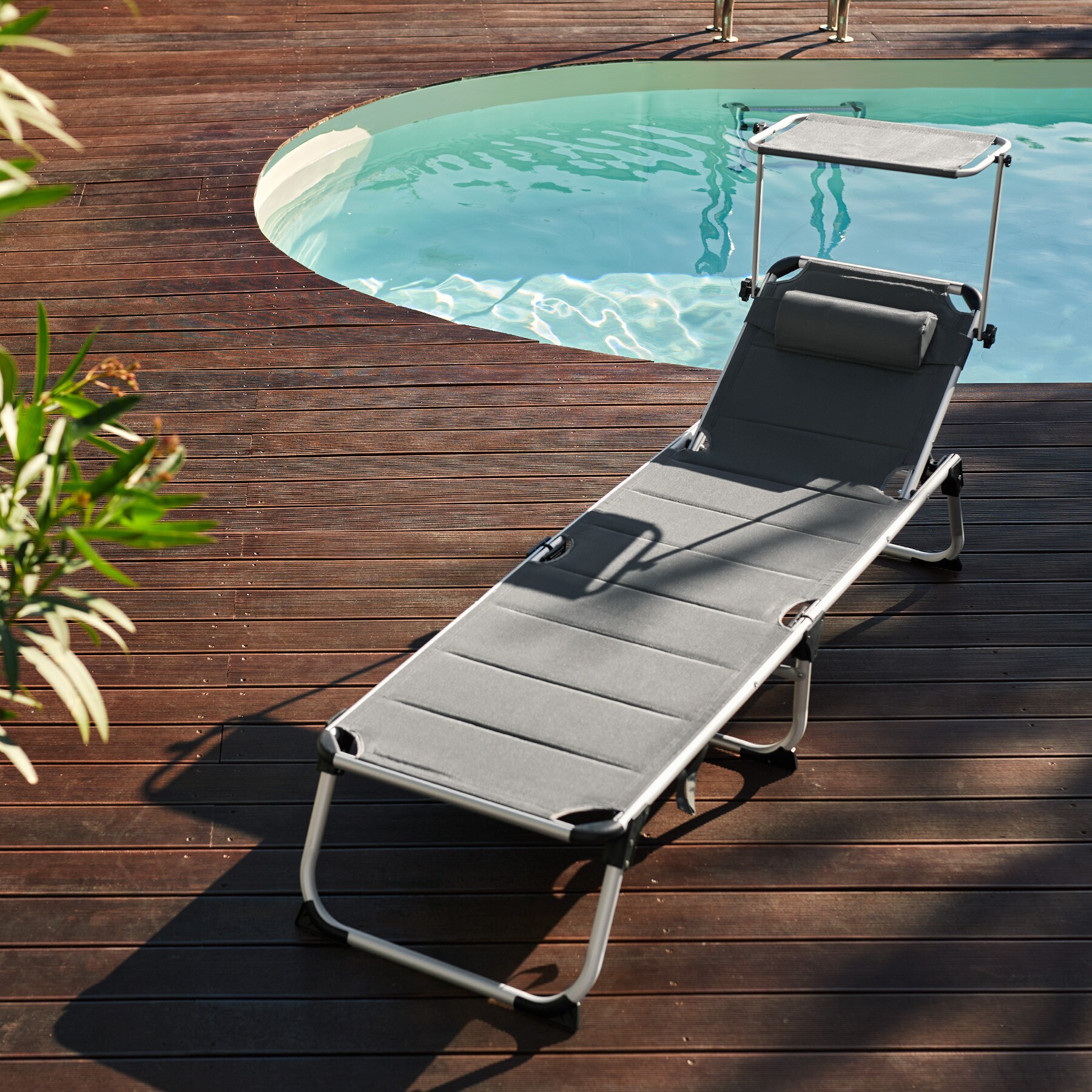 tectake® Sonnenliege, gepolstert, klappbar, 6-fach verstellbare Rückenlehne mit Kopfpolster, 217 x 60,5 x 72 cm