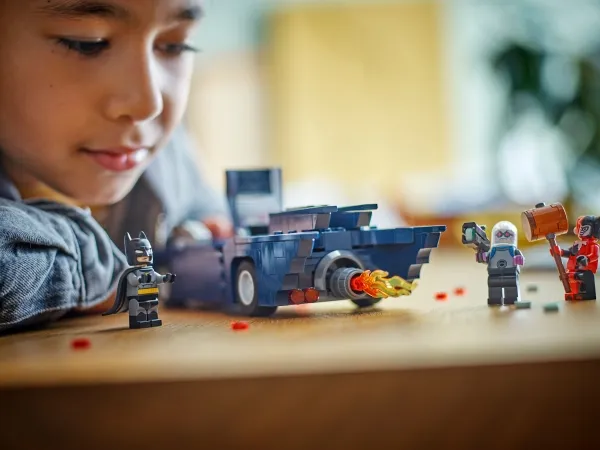 LEGO Super Heroes DC 76274 Batman™ og Batmobile™ mod Harley Quinn™ og Mr. Freeze™