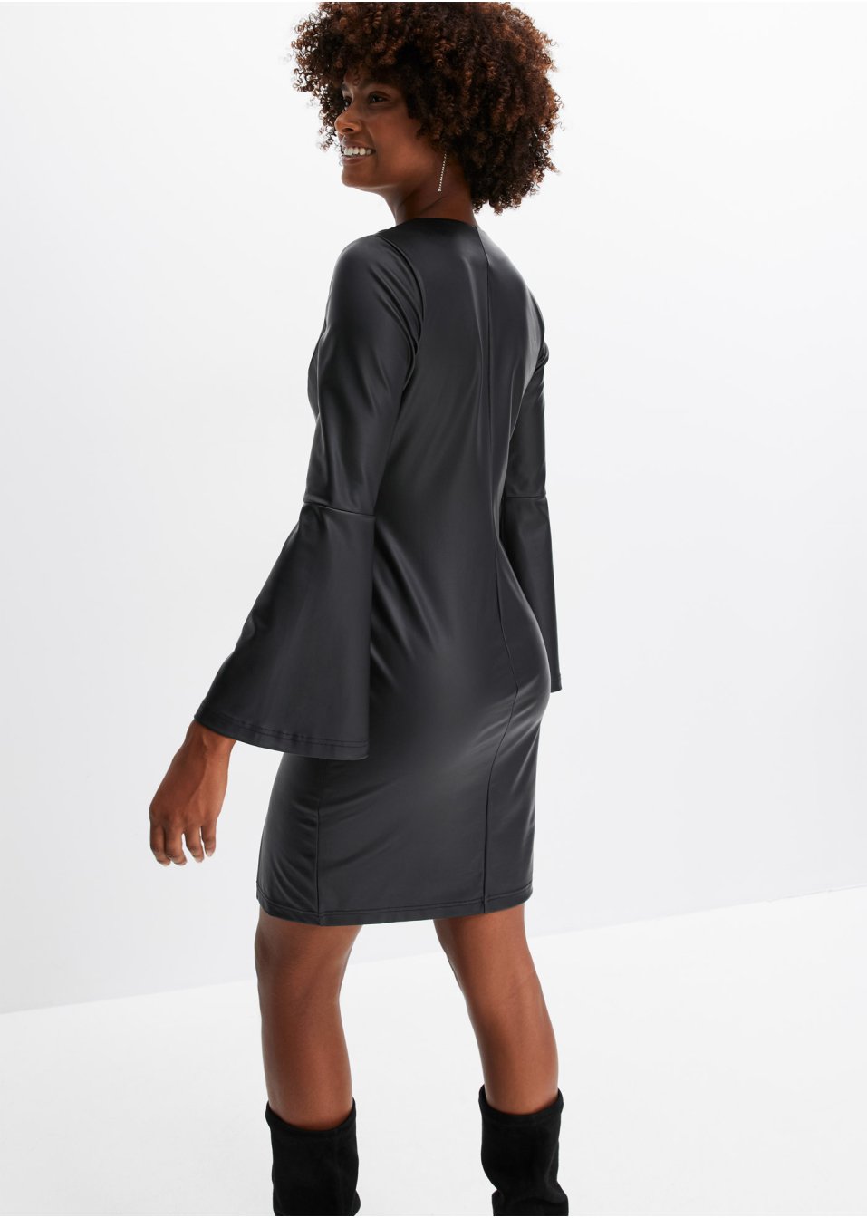 Robe à manches volantées
