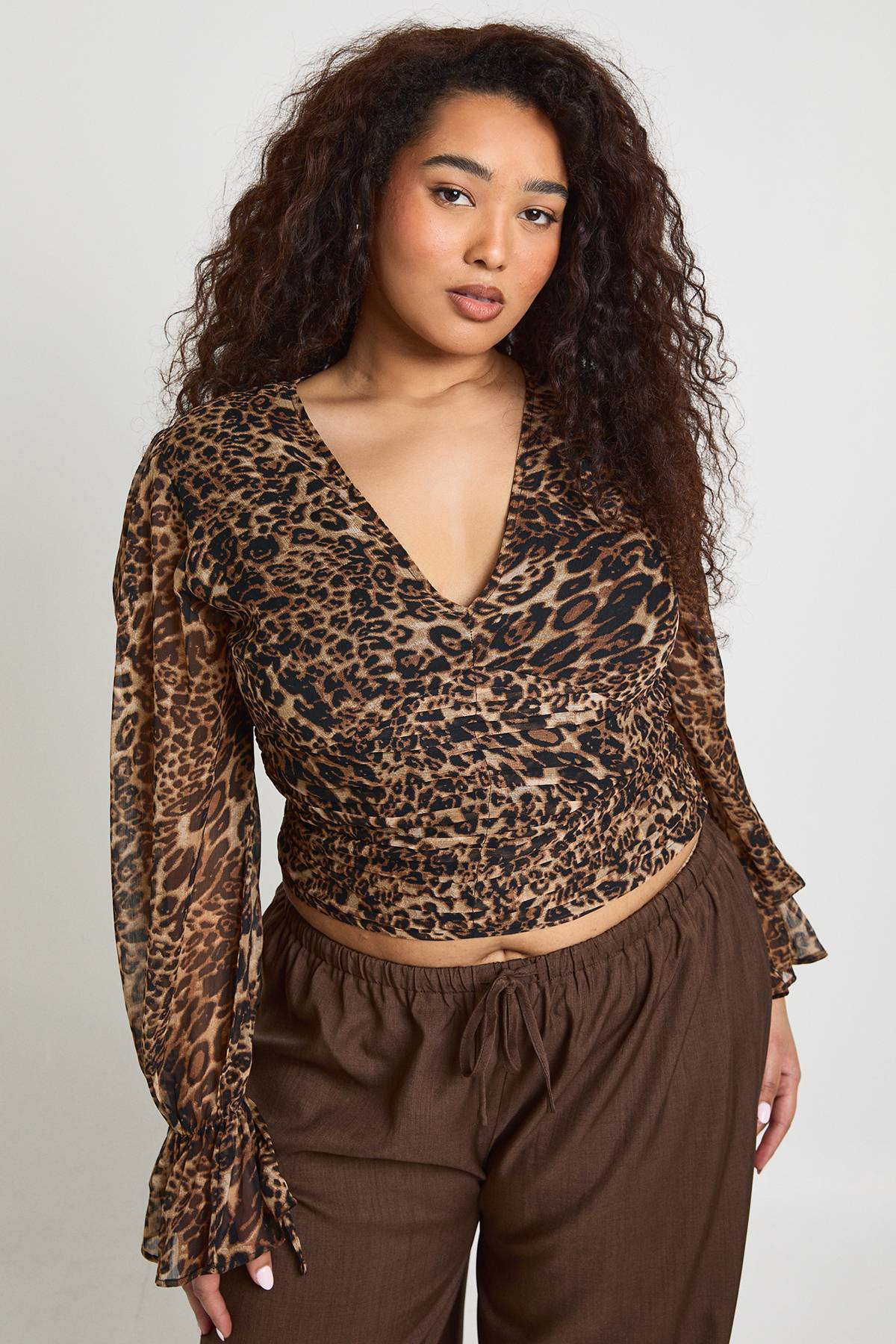 boohoo Haut Grande Taille à Imprimé Léopard avec Manches Bouffantes Resserrées