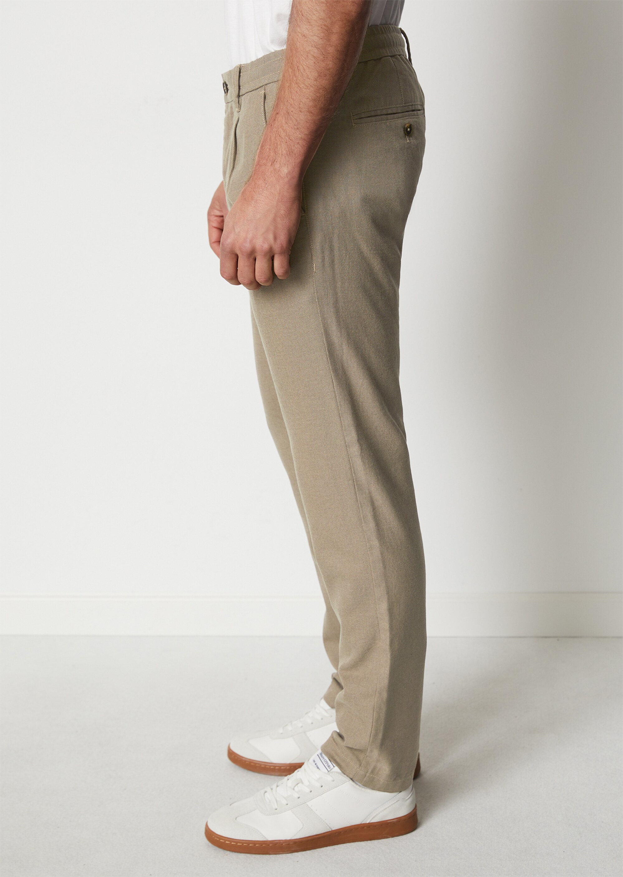 Chino Modell STIG JOGGER pleats shaped mit Bundfalten-Details