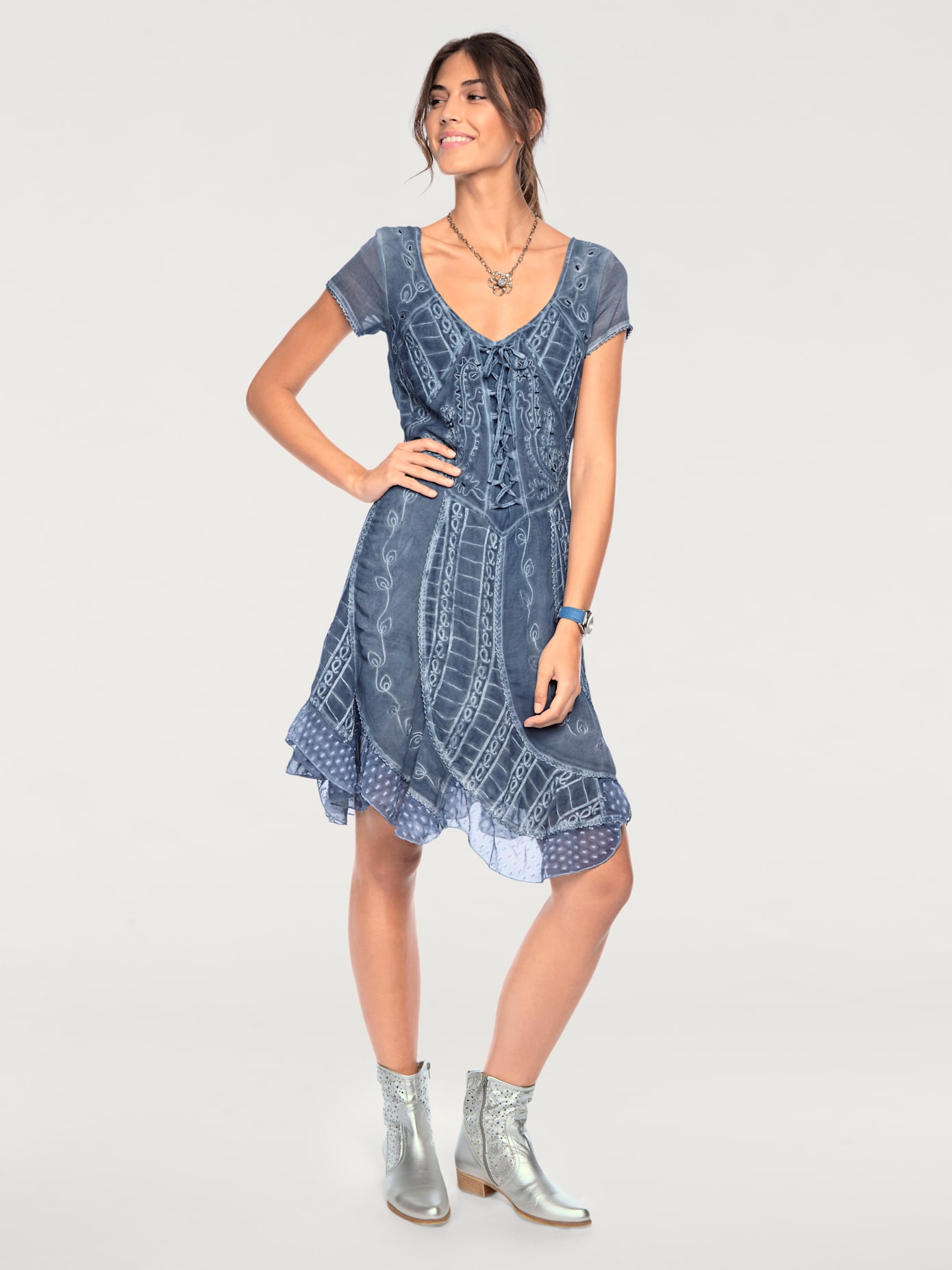 Robe brodée look romantique
