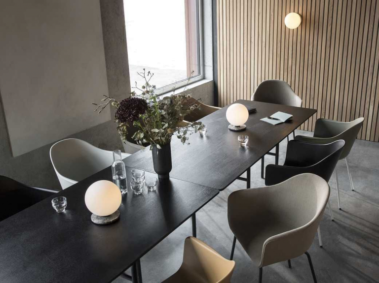 Audo Copenhagen TR Bulb plafond- en wandlamp mat zwart