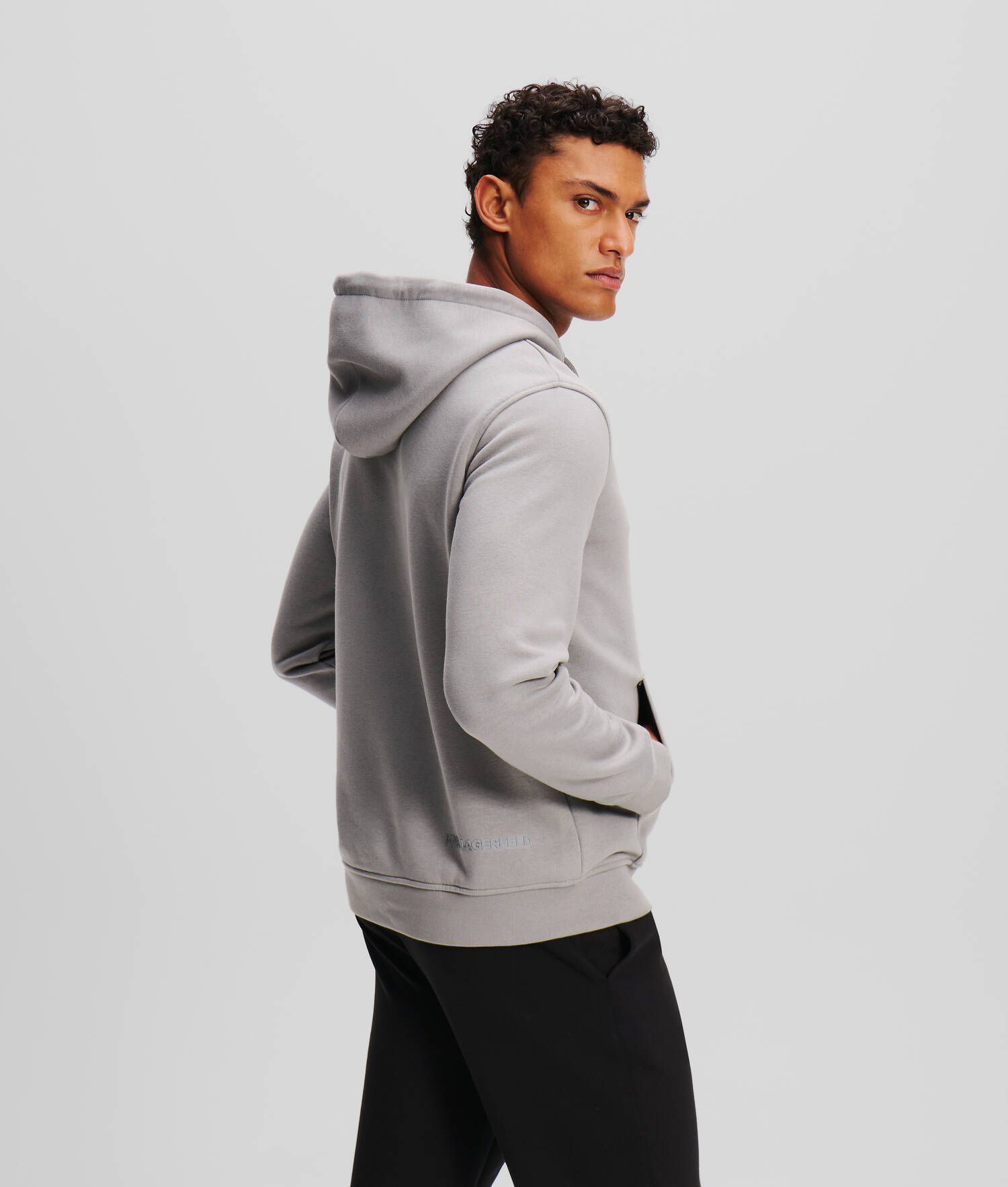 SWEAT À CAPUCHE