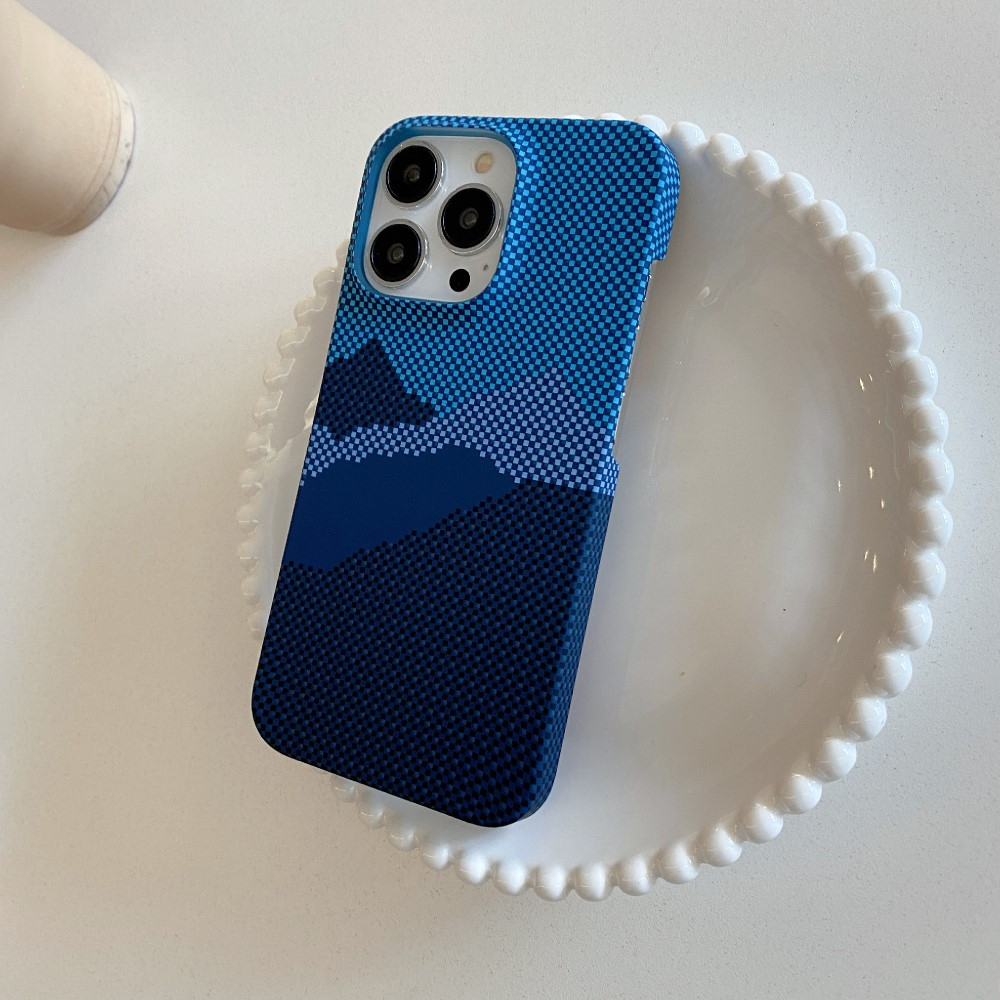 iPhone 15 Pro Max Hardcase Hülle im Carbon Look - Blue Mountain