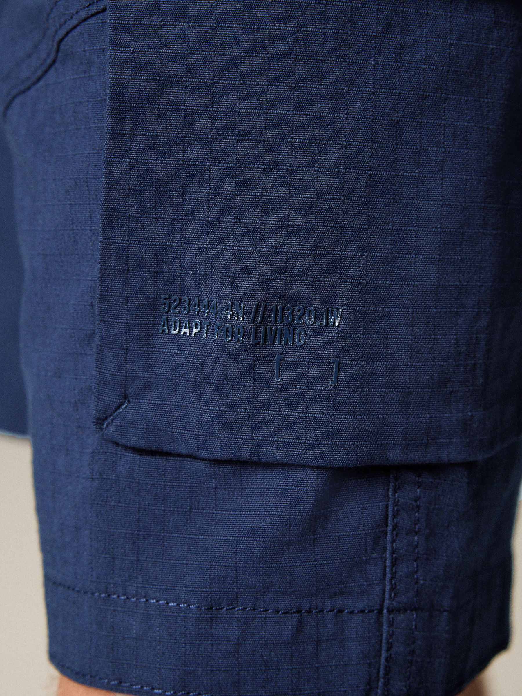 Marineblauw - Korte cargobroek met ceintuur van ripstop