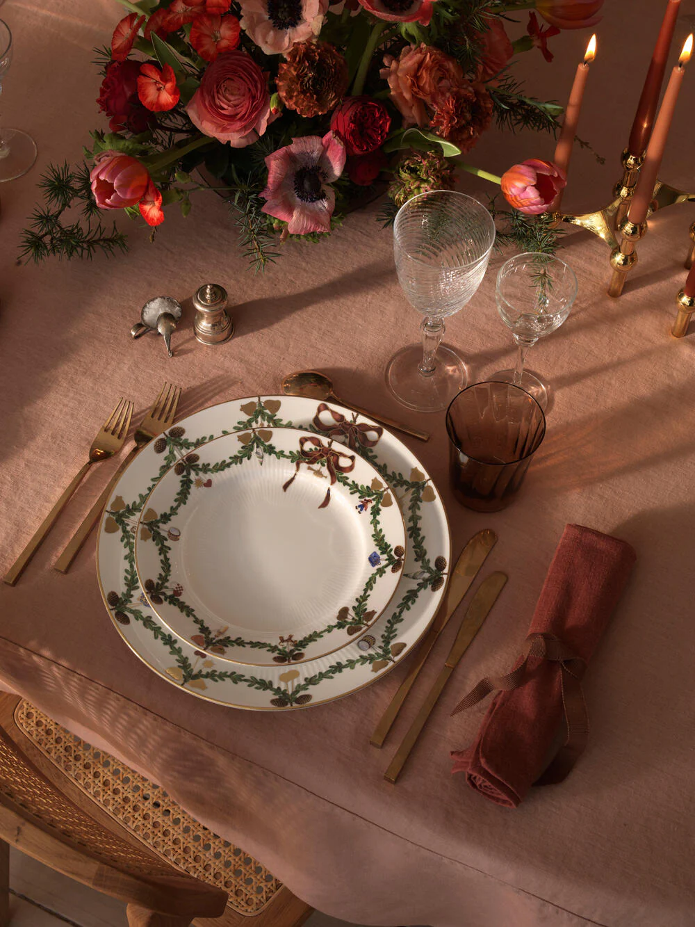 Royal Copenhagen  Stjerne Riflet tallerken - 24 cm.