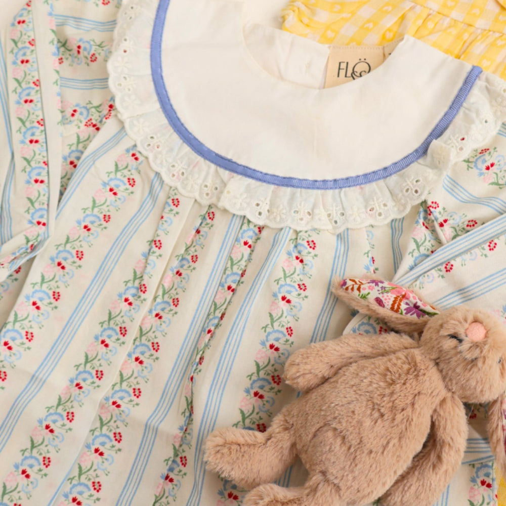Køb Flöss Soft white/Bright blue Abigail Kjole