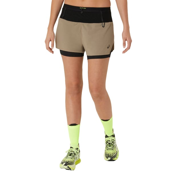 Short running ASICS FUJITRAIL 2-N-1 SHORT W PEPPER/PERFORMANCE BLACK
