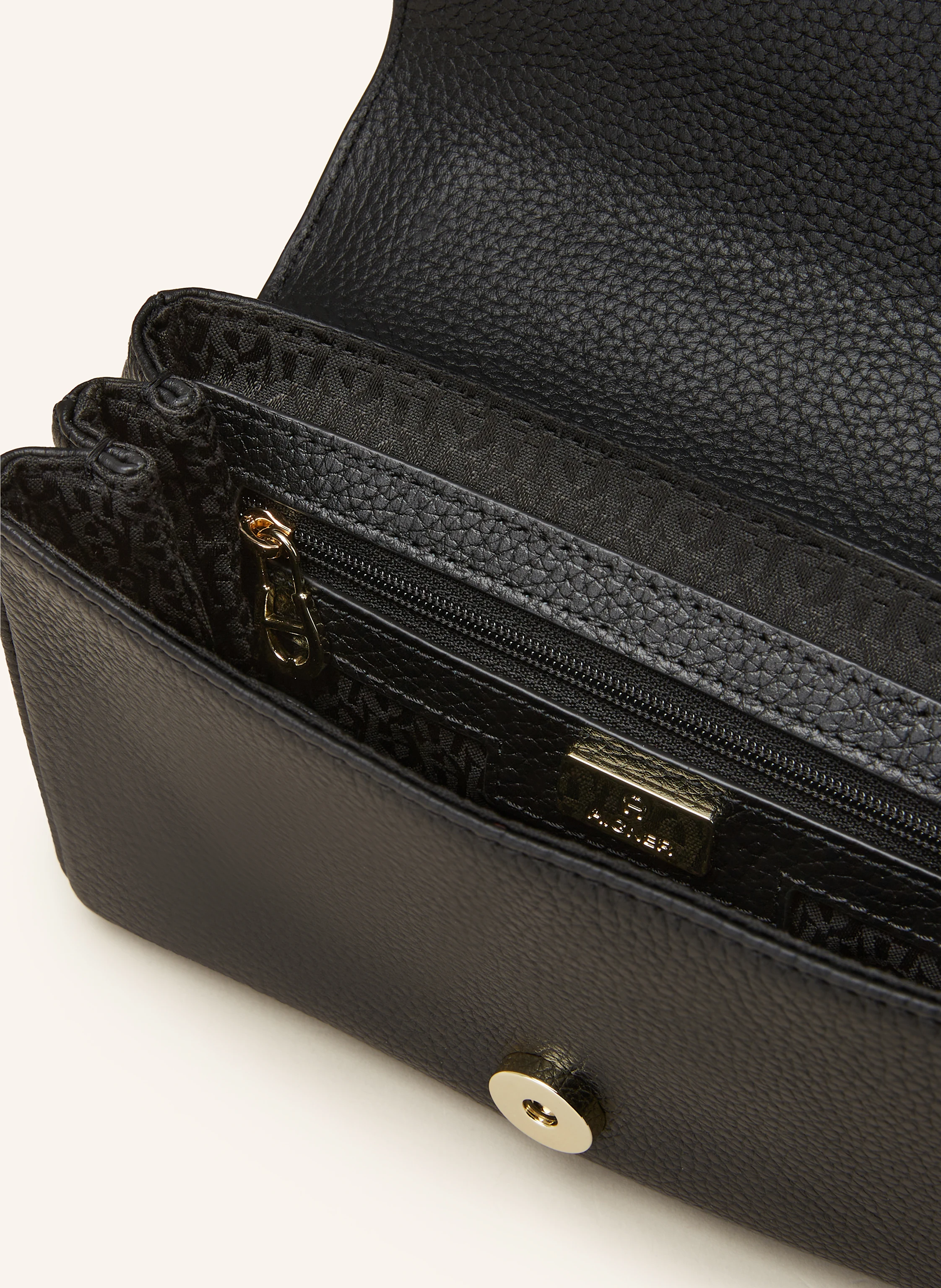 AIGNER Umhängetasche DIADORA