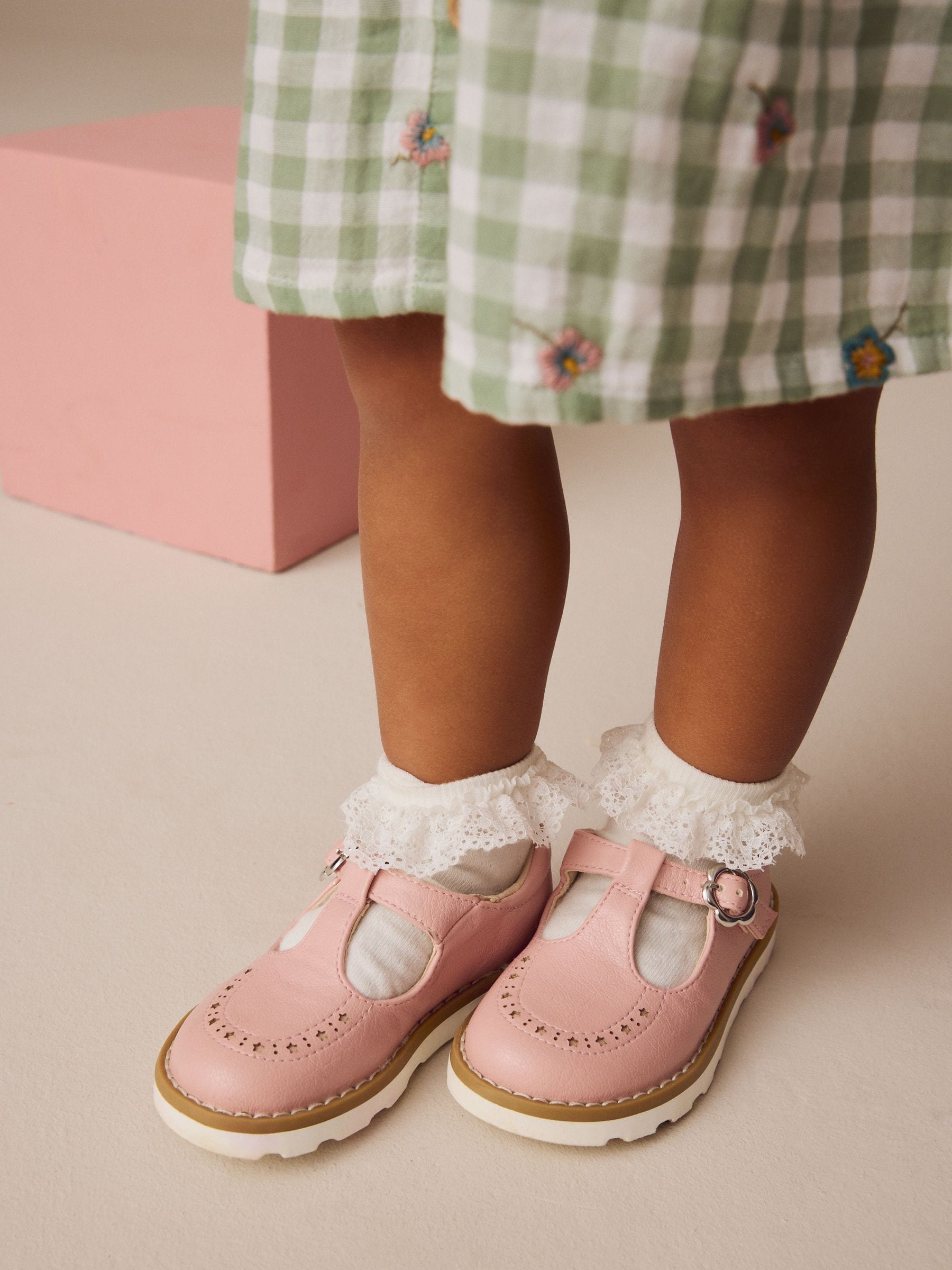 Roze - Schoenen met T-bandje