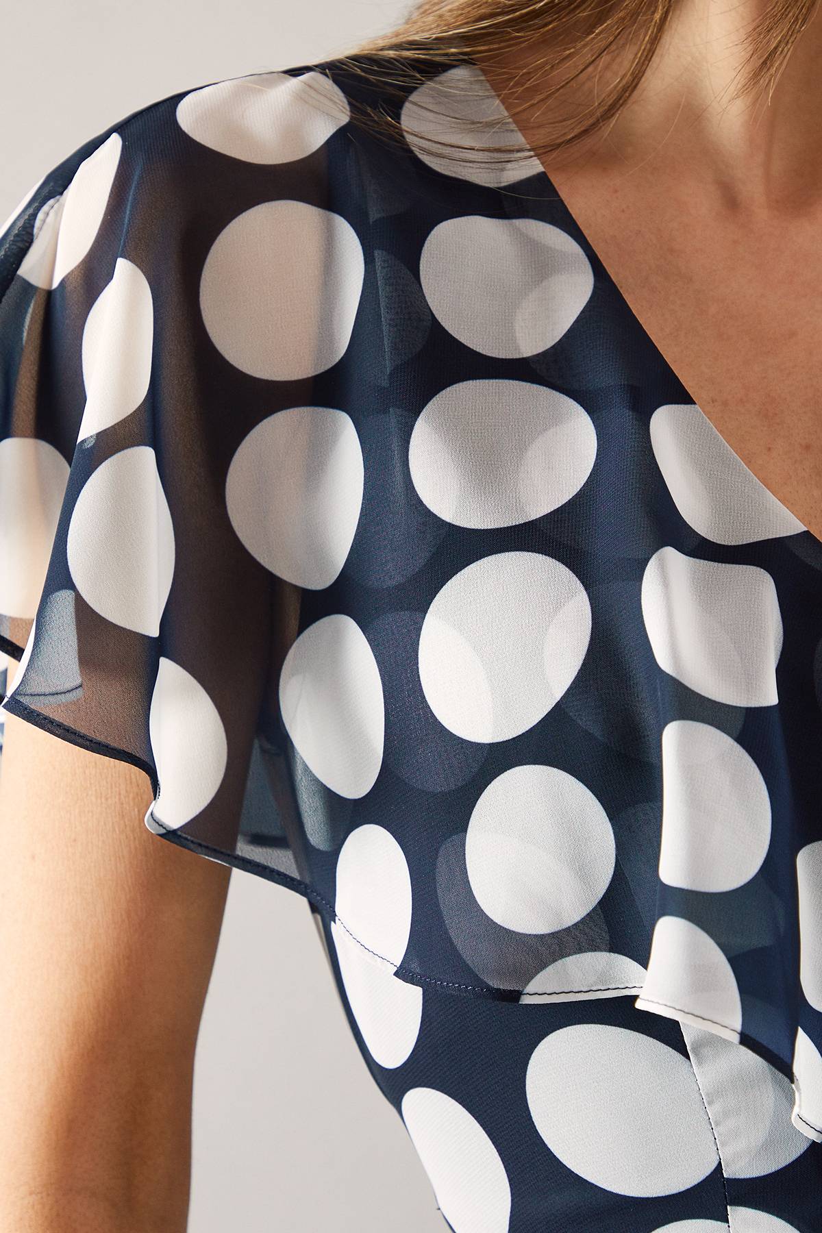 Wallis Robe Midi à Manches Cape Imprimé Pois Bordure