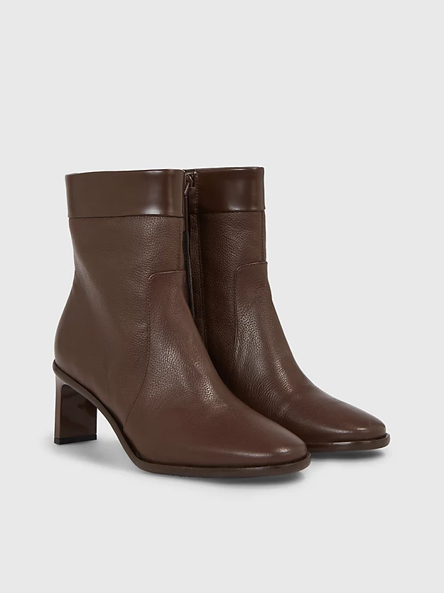 Botas de tornozelo de couro com salto