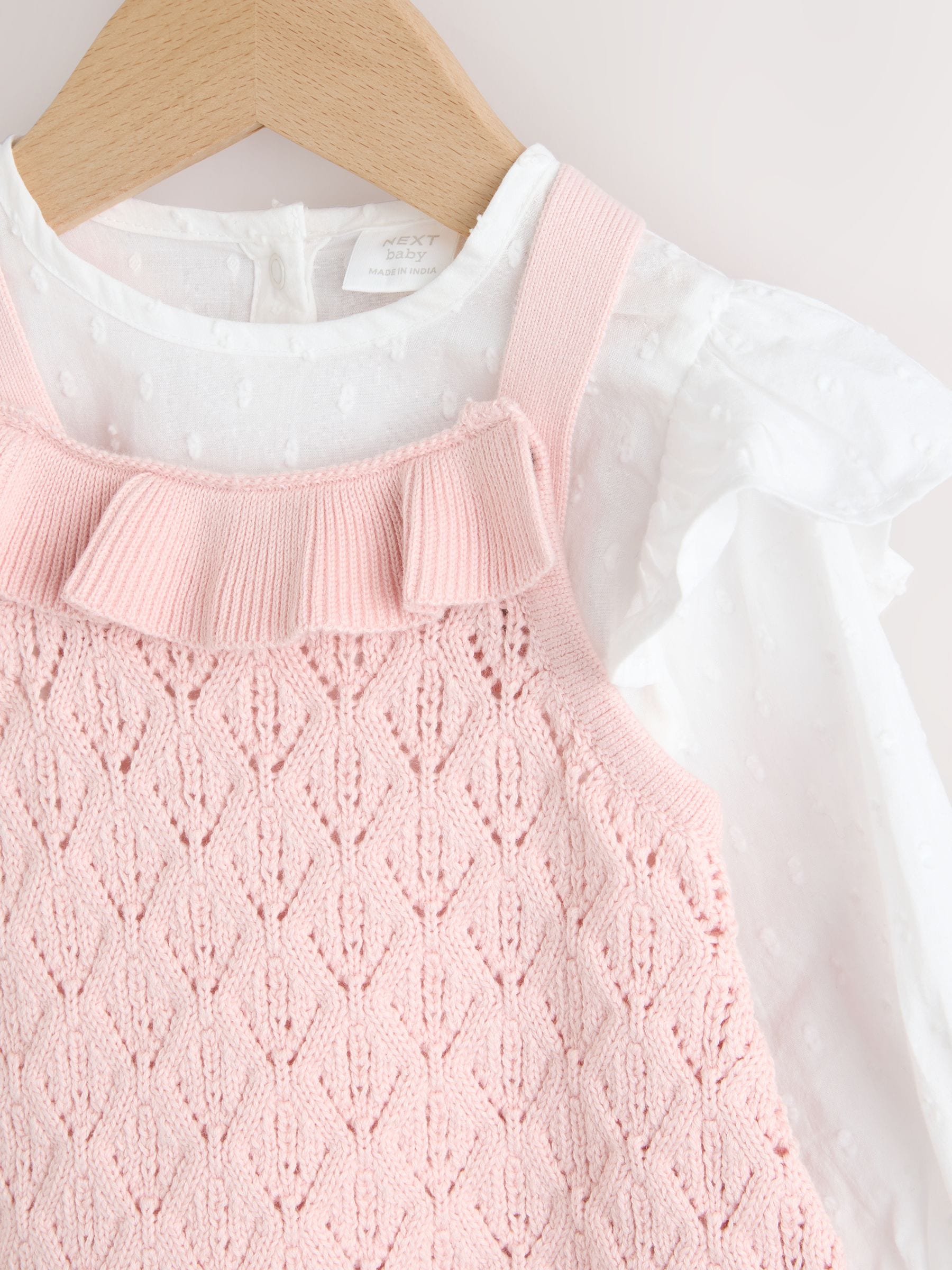 Roze/wit - 3 -delige babyset van rompertje en gebreide bretelbroeken met panty (0mnd-2jr)