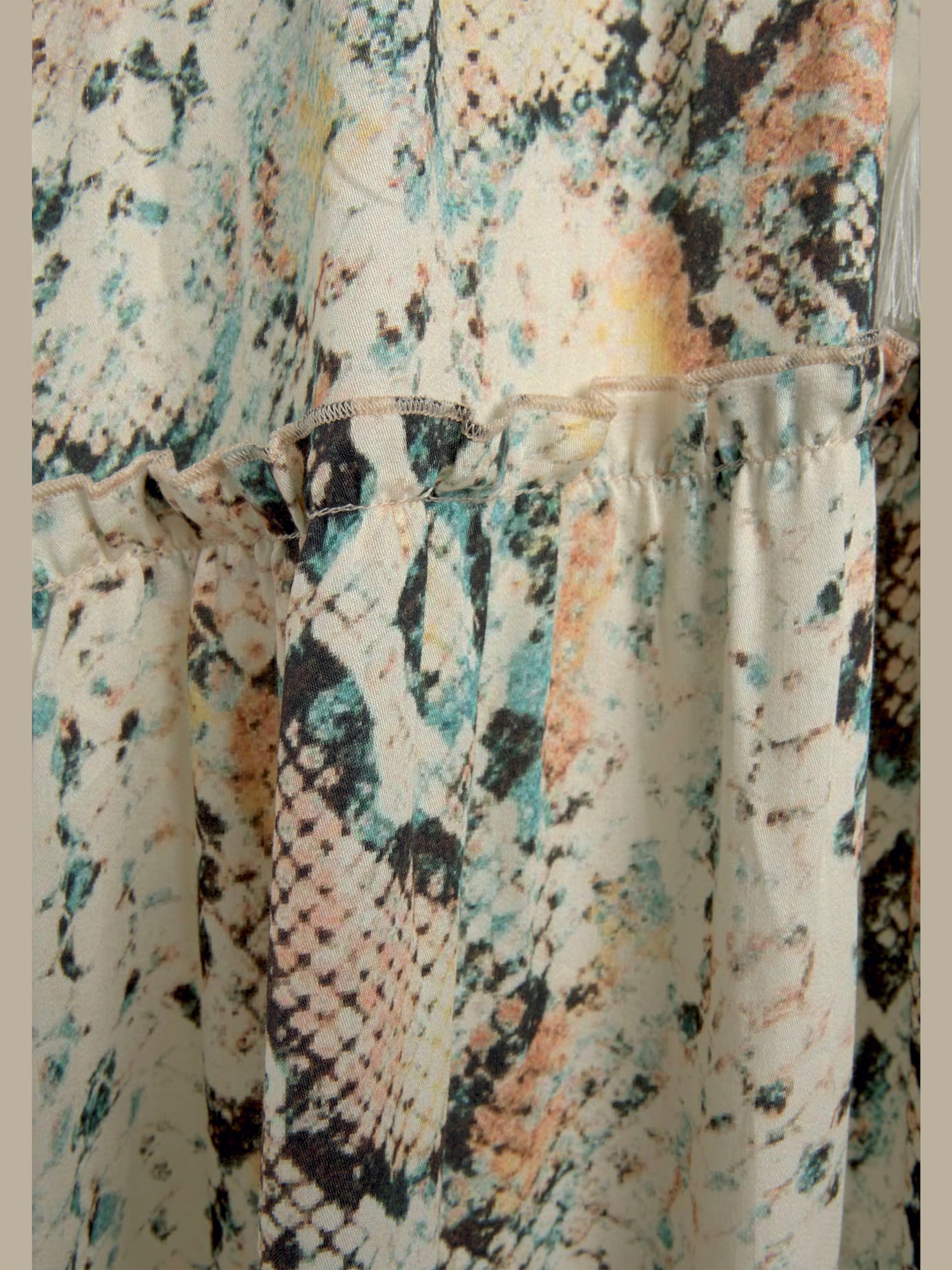 Robe longue encolure en v dégagée devant et au dos