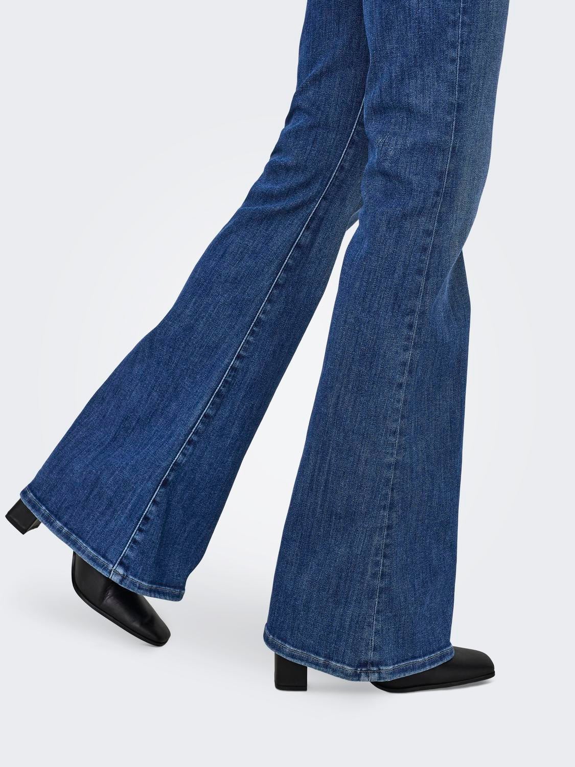 ONLCHERYL Mittlere Taille Ausgestellt Jeans Medium Blue Denim