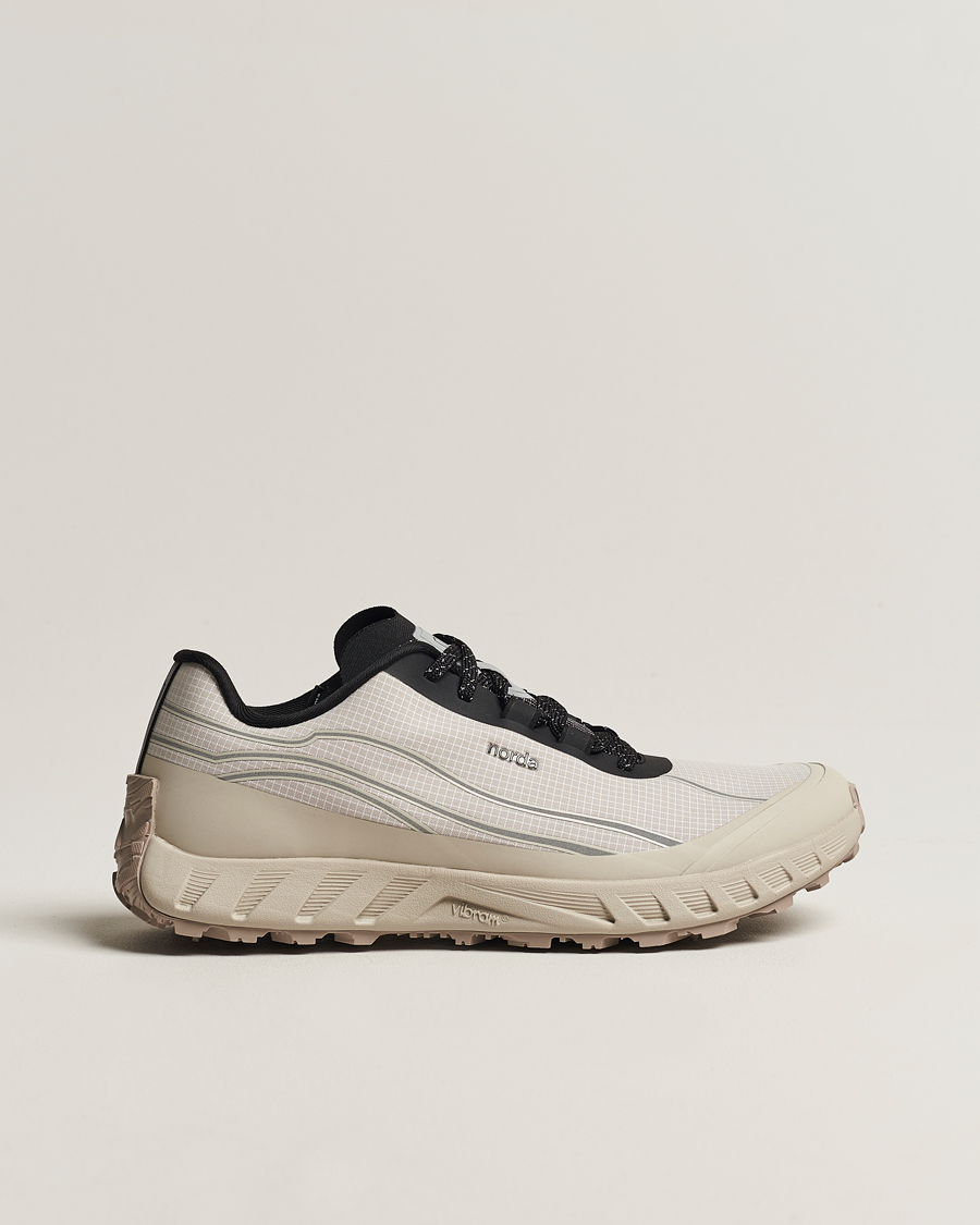 Norda 002 Running Sneakers Cinder