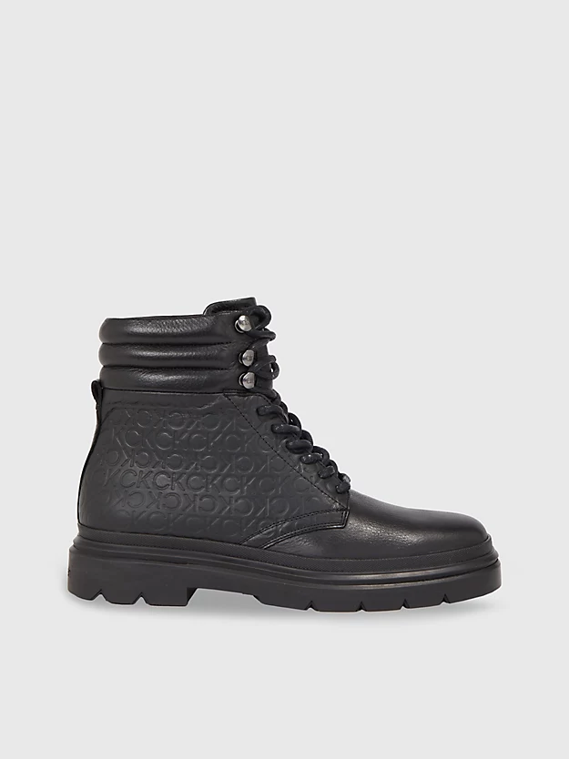 Botas de couro com logotipo