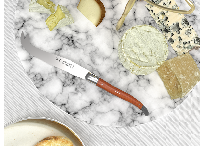 Couteau à fromage Laguiole avec un manche en bois d'If et mitres en acier inoxydable