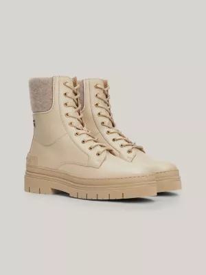Botas de couro com cadarço e gola de feltro contrastante