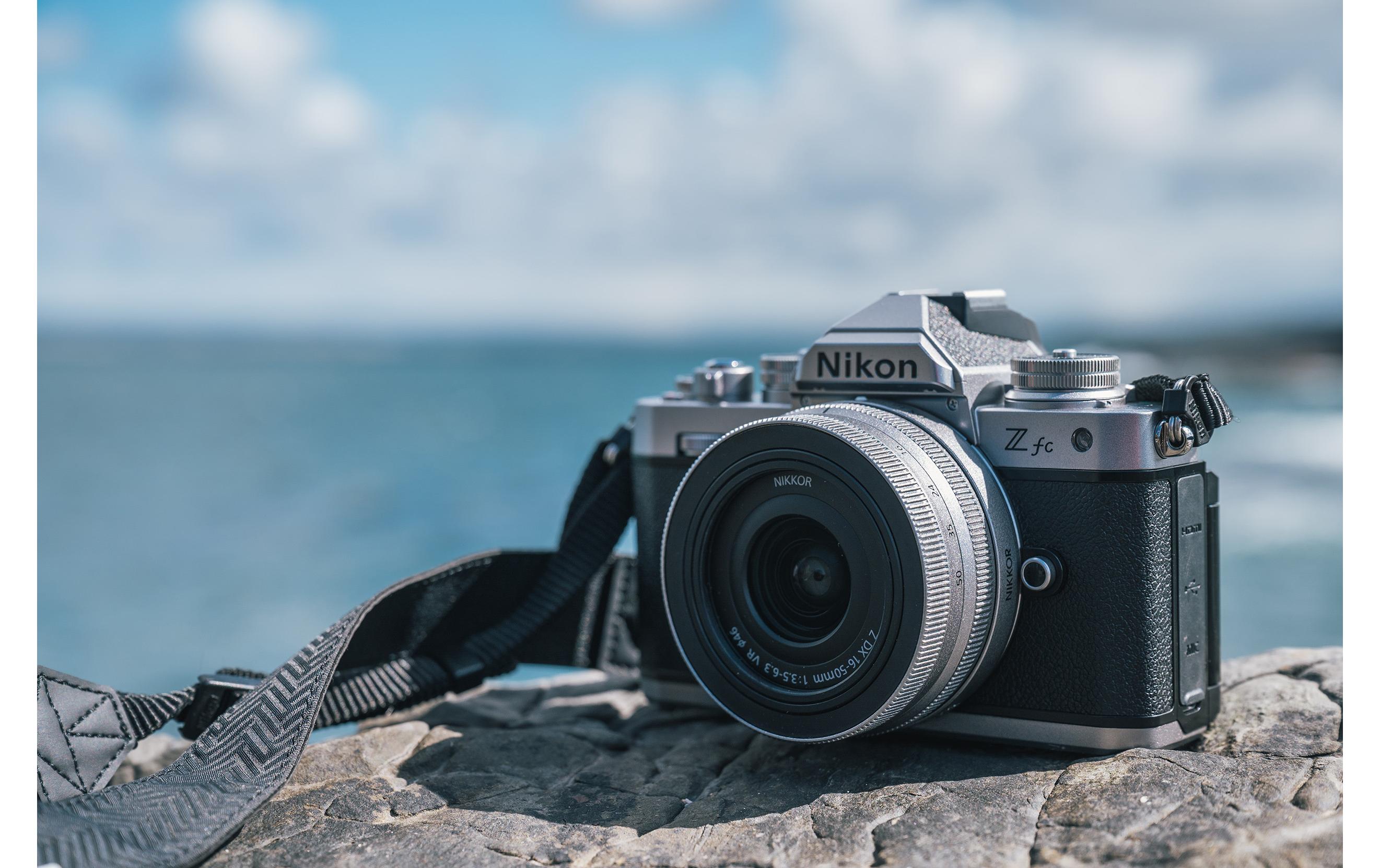 Fotokamera ZFC 28 SE KIT<br>Einzigartige Systemkamera in klassischem Nikon-Design und zusätzlichem Objektiv