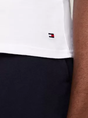 Pacote com 3 camisetas essenciais premium com elastano