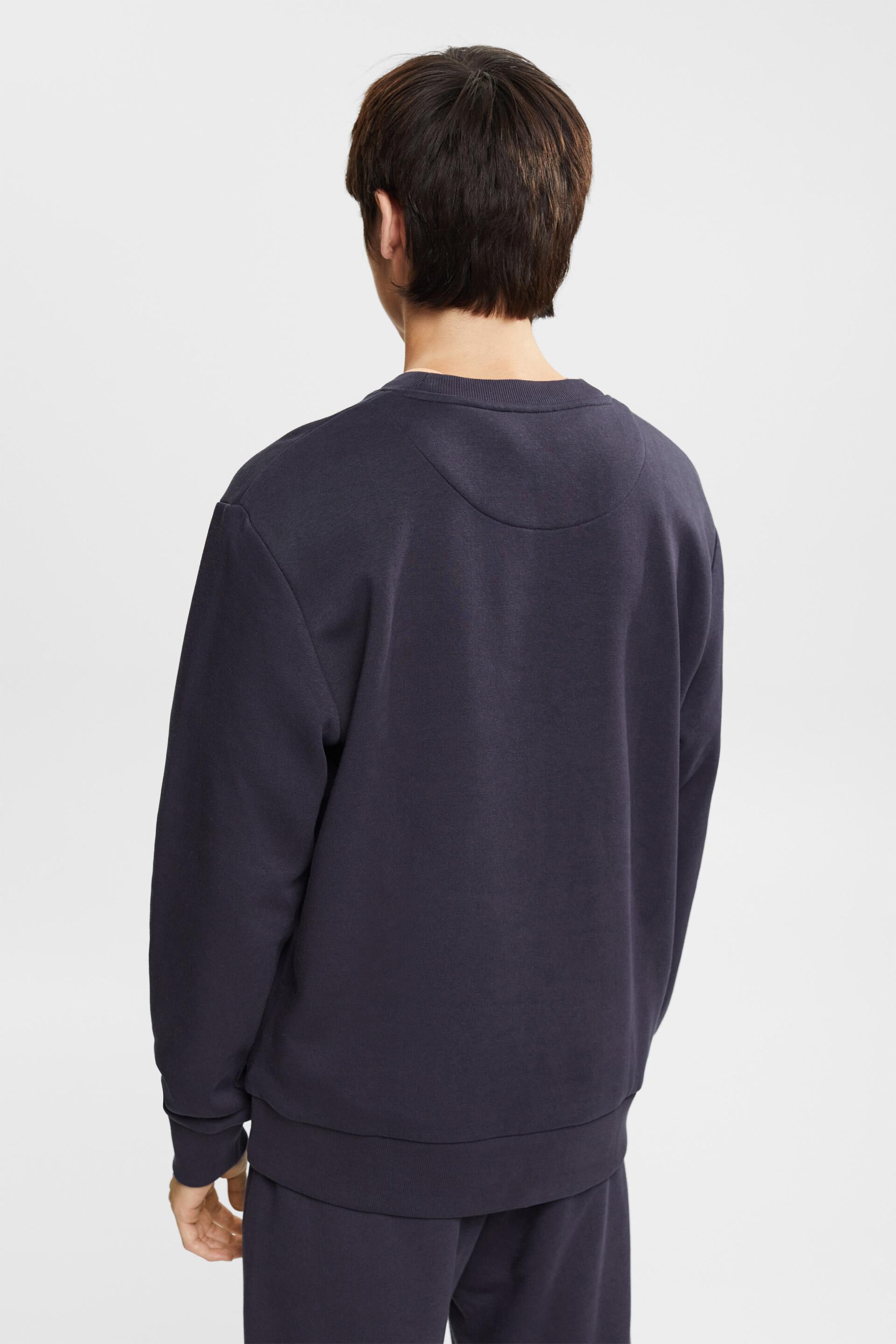 En matière recyclée le sweat-shirt unicolore