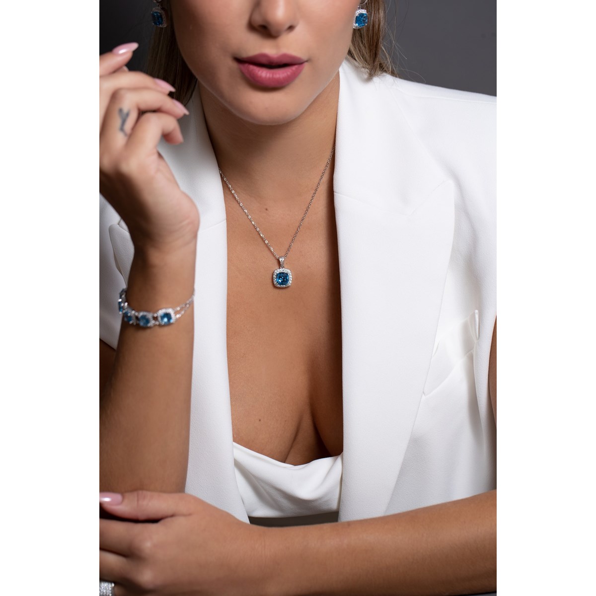Collier mono-motif MARGARET en Argent avec pierre synthétique bleu topaze