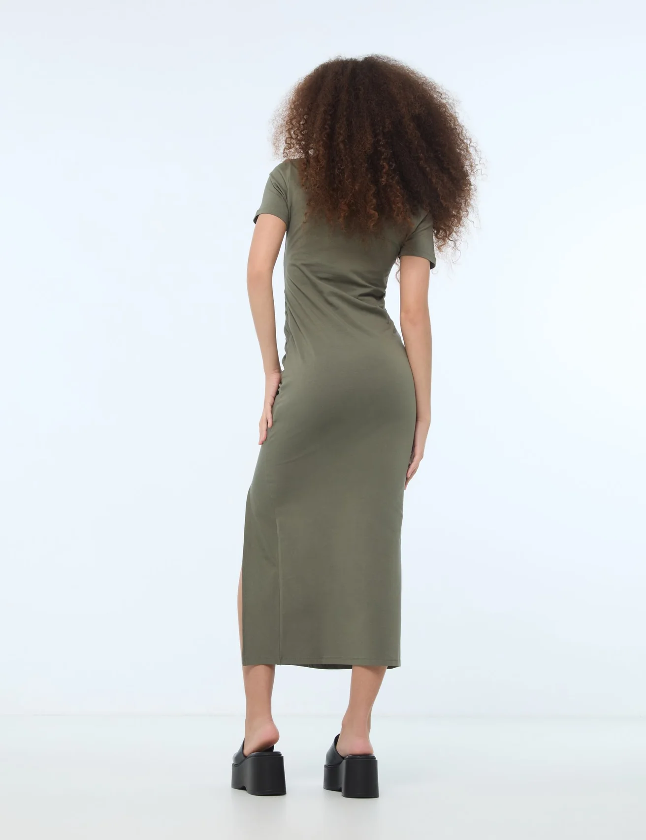 Robe longue à manches courtes kaki foncée