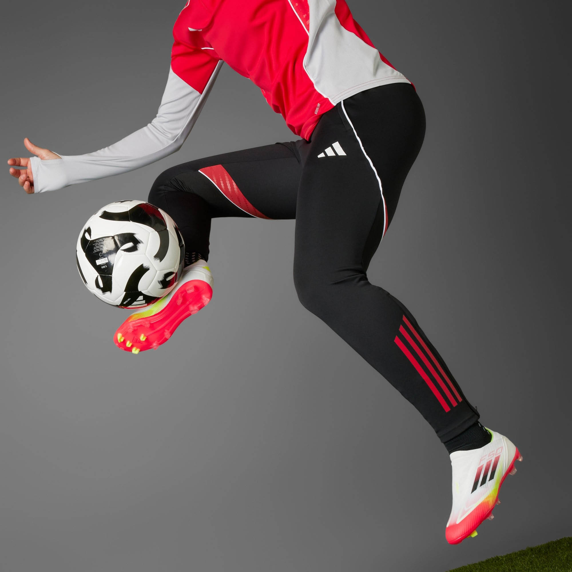 F50 League LL FG/MG Cloud White/Core Black/Solar Yellow